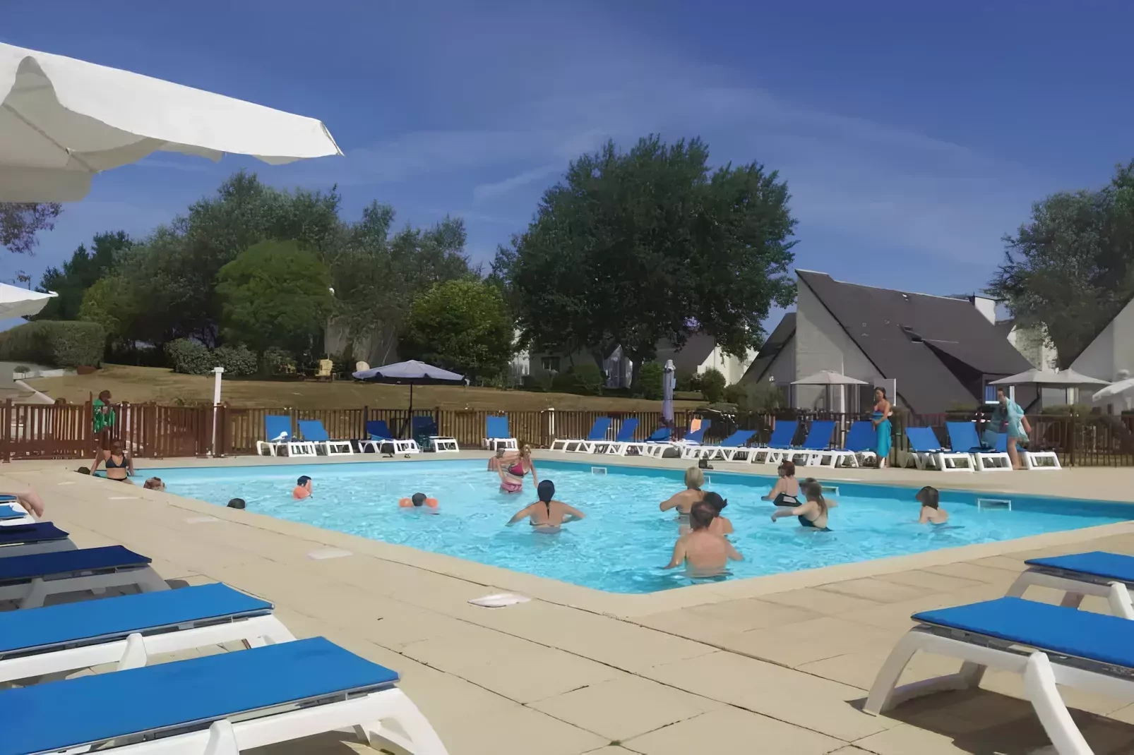 Belle-Île-en-Mer/Gîte 4 Pièces 8 Personnes 1 bébé 2 salles d'eau-Zwembad