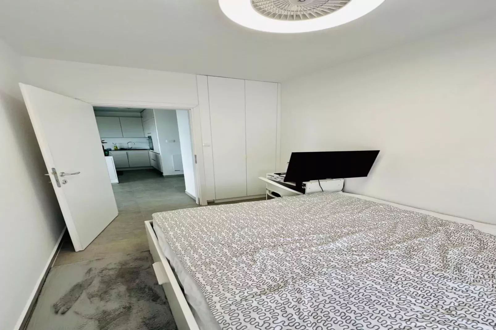 Max - Two Bedroom Apt with Balcony and Sea View-Slaapkamer