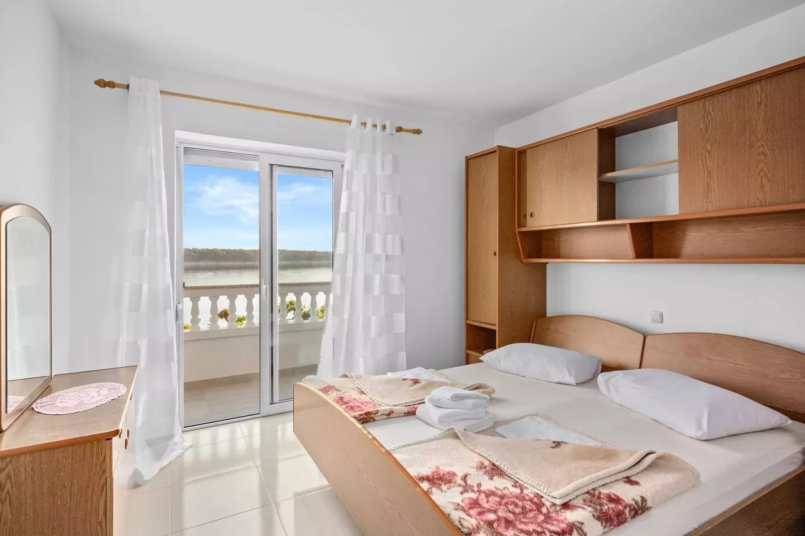 Apartments Jurica - Apt Petra with Sea View
