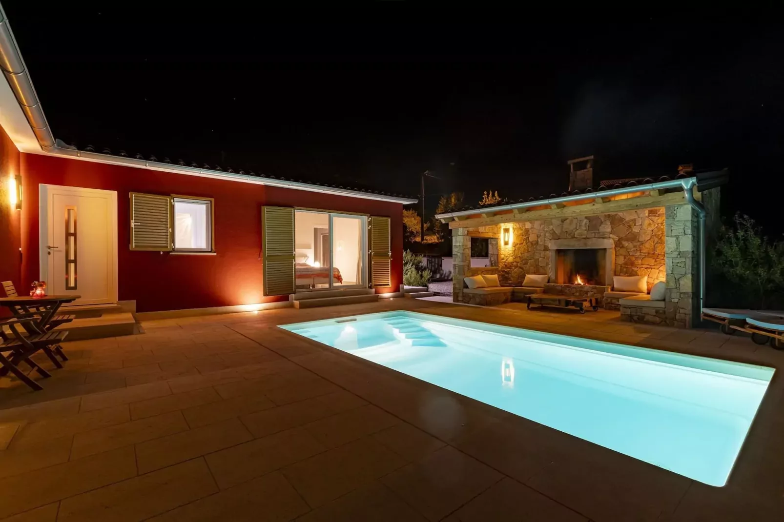 Red House Trget - Your Private Wellness-Zwembad