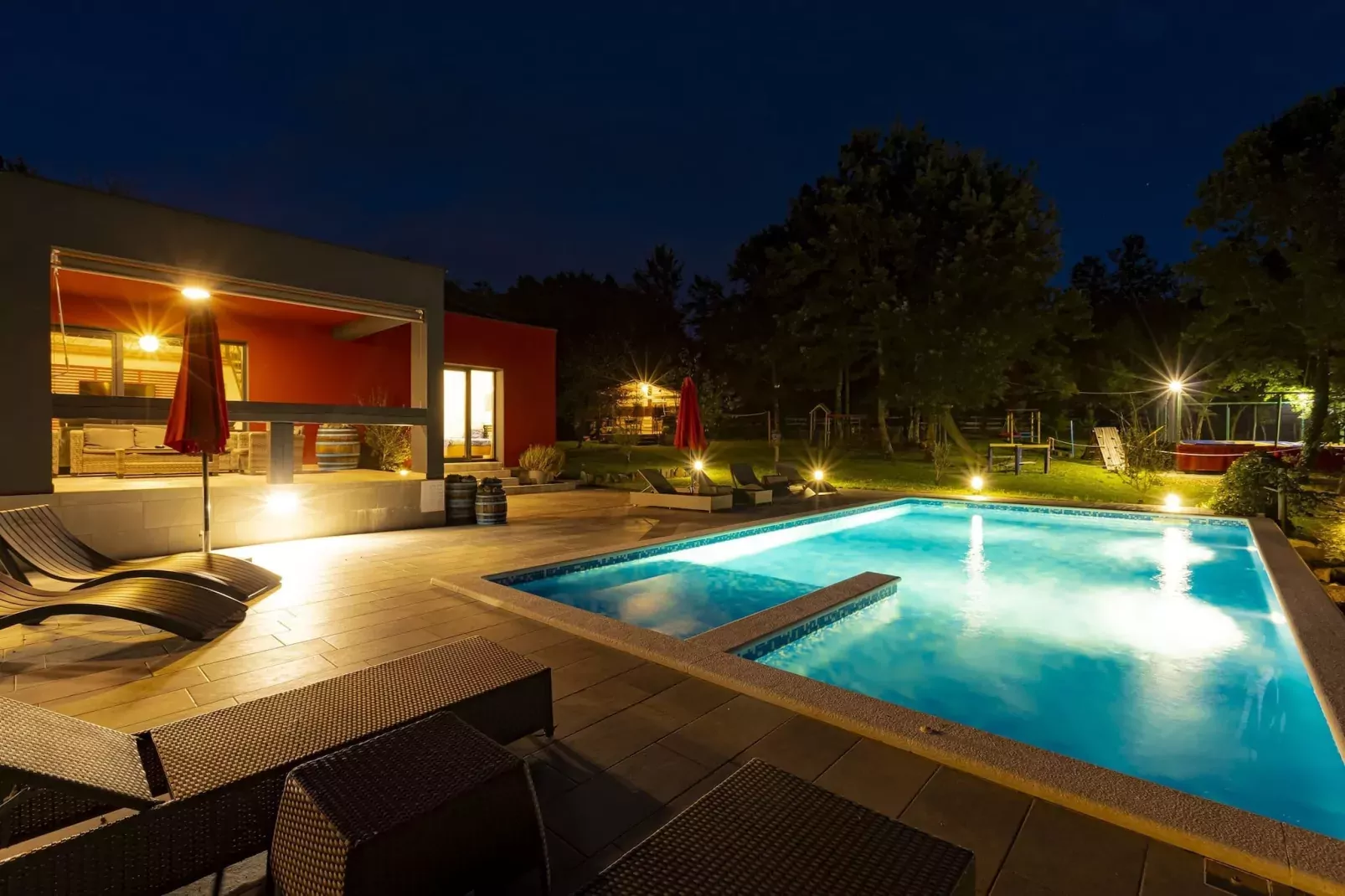 Red House Kraj Drage - Oasis in the Nature-Zwembad