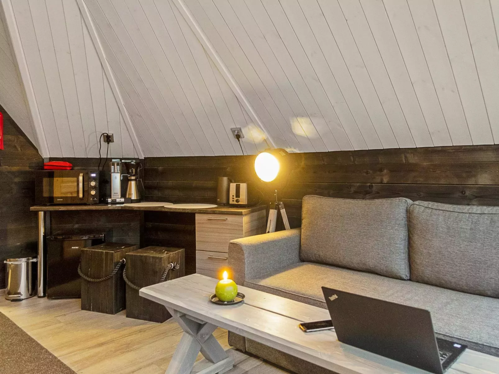 Samruam b aurora cabin-Binnen