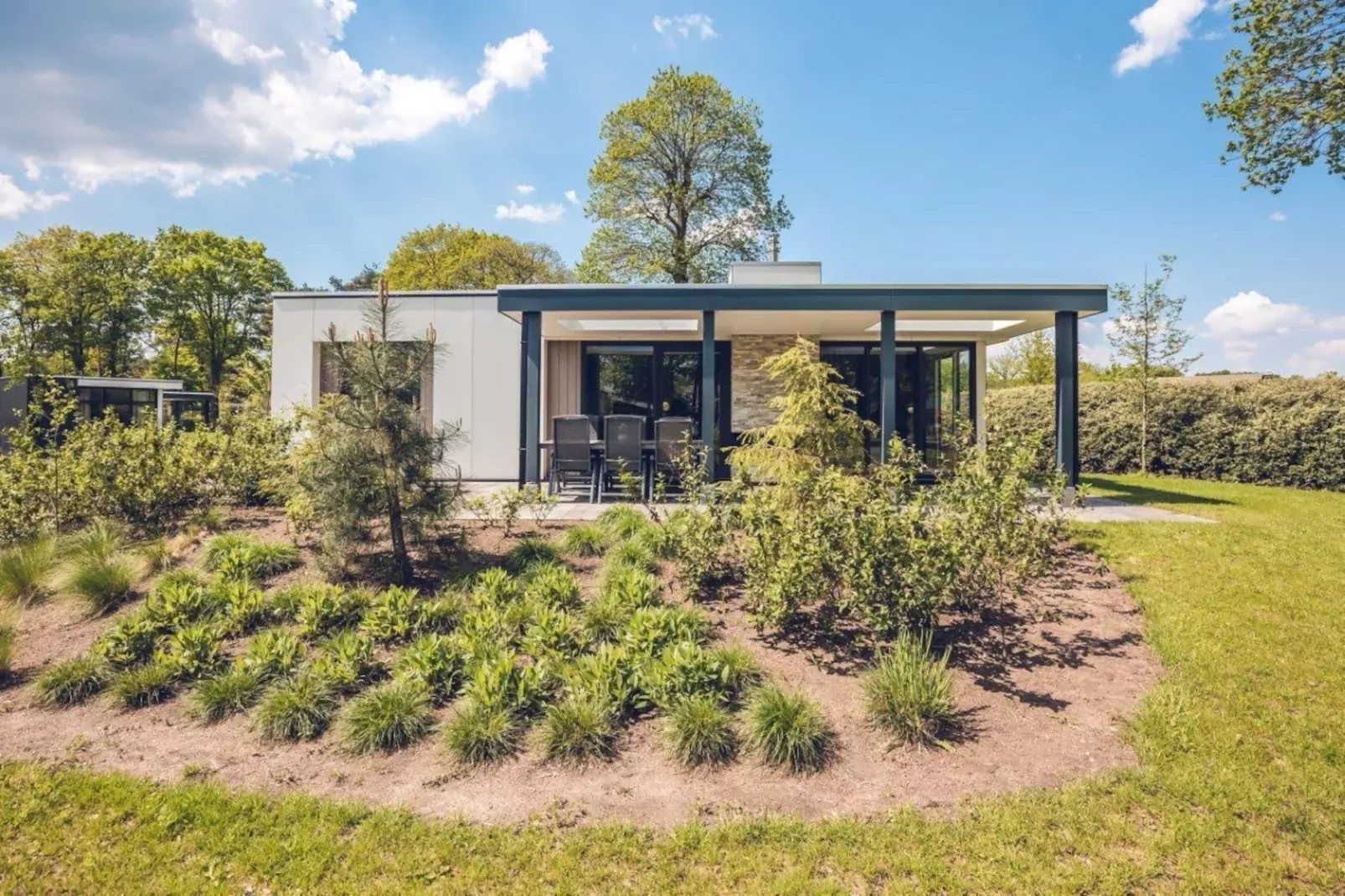 Holiday Villa | 2 - 6 people-Buitenkant zomer