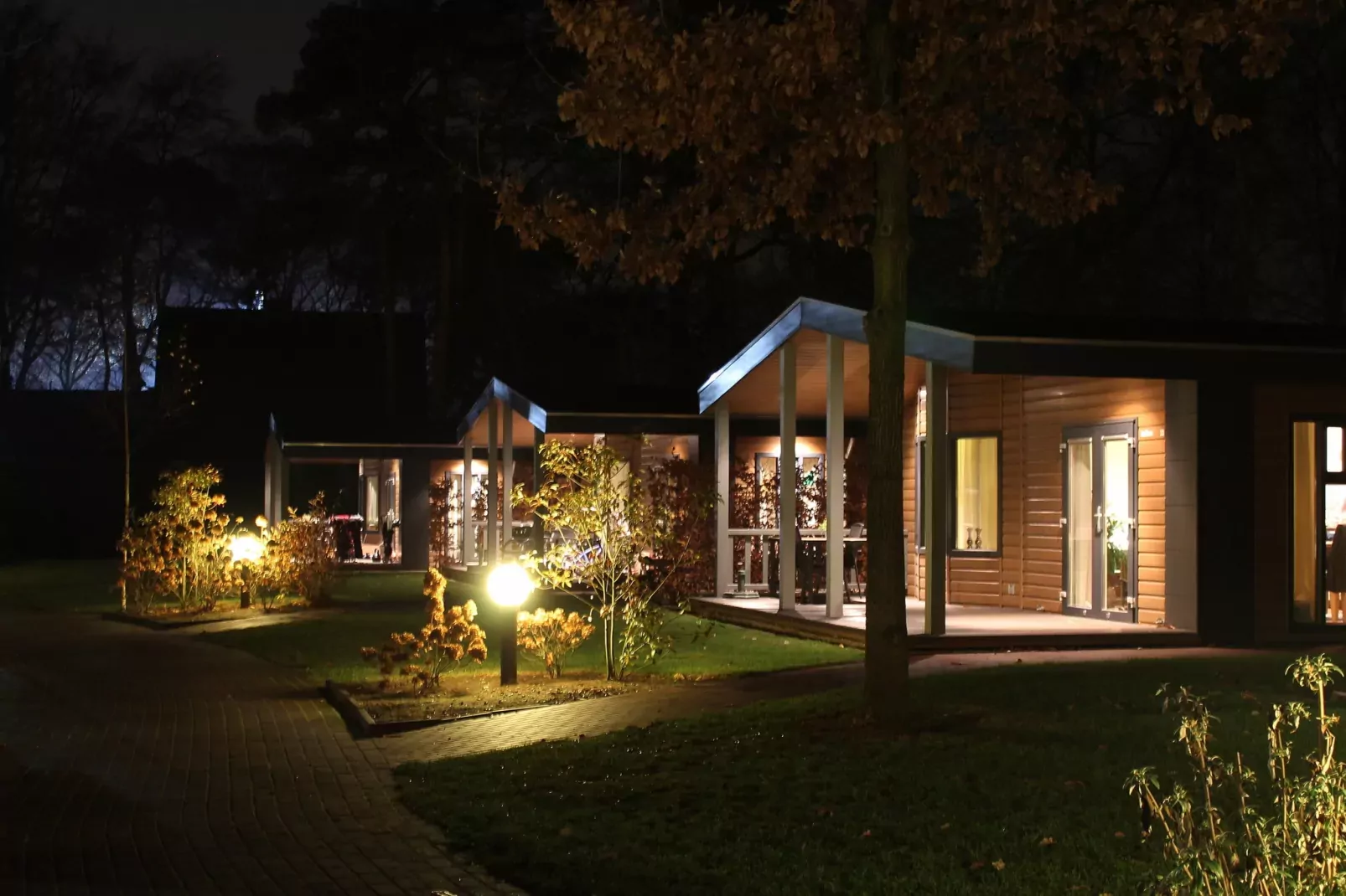 Patio Bungalow Chalet | 2 - 6 people-Buitenkant zomer