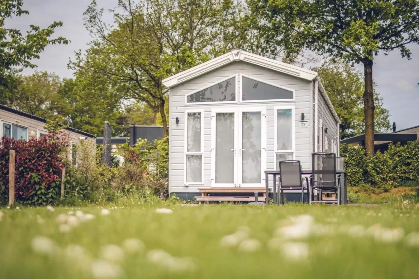 Tinyhouse 'Eekhoorn' | 2 - 4 pers.-Buitenkant zomer