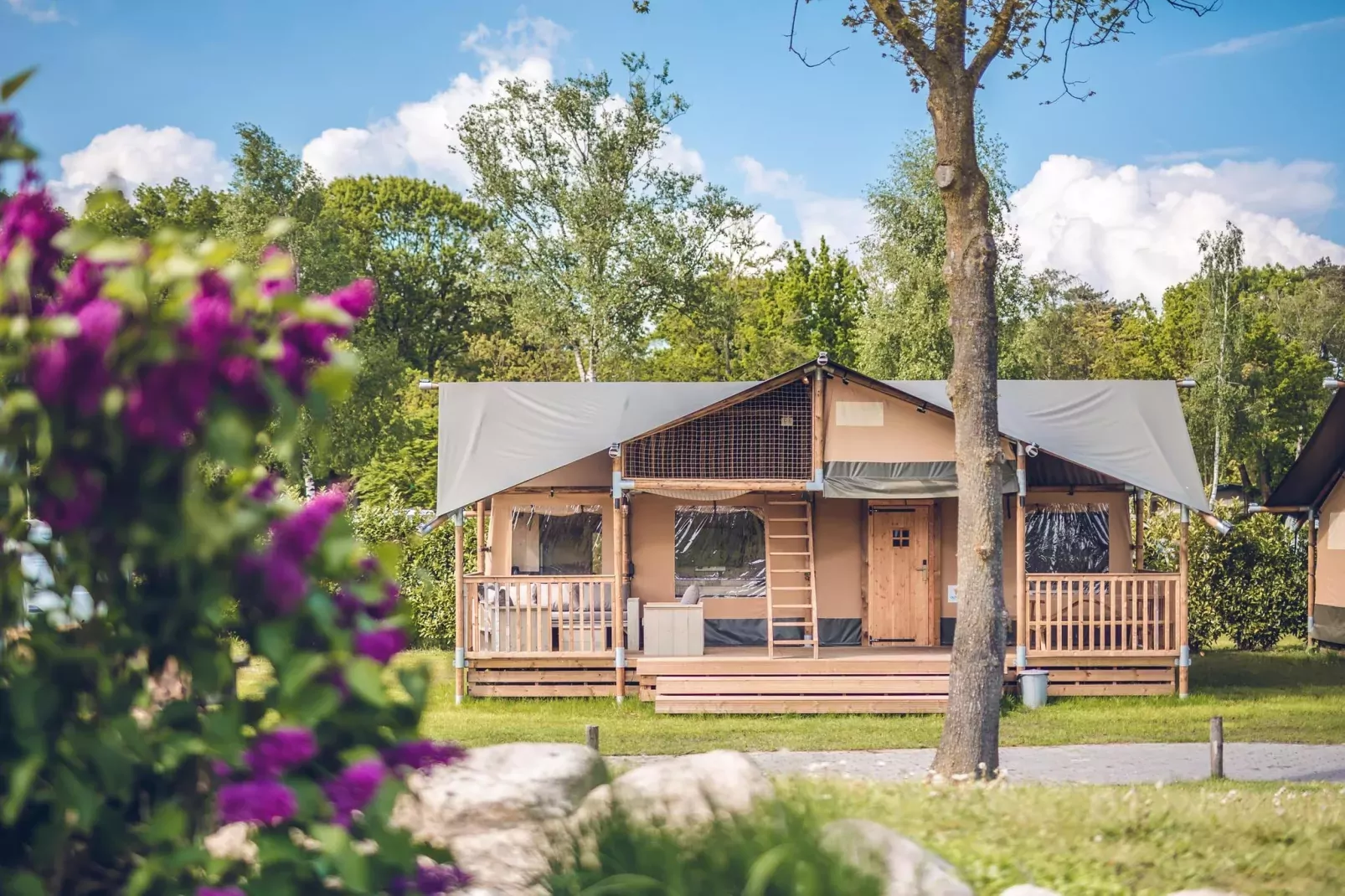 Safari tent 'Edelhert' | 2 - 8 pers-Buitenkant zomer