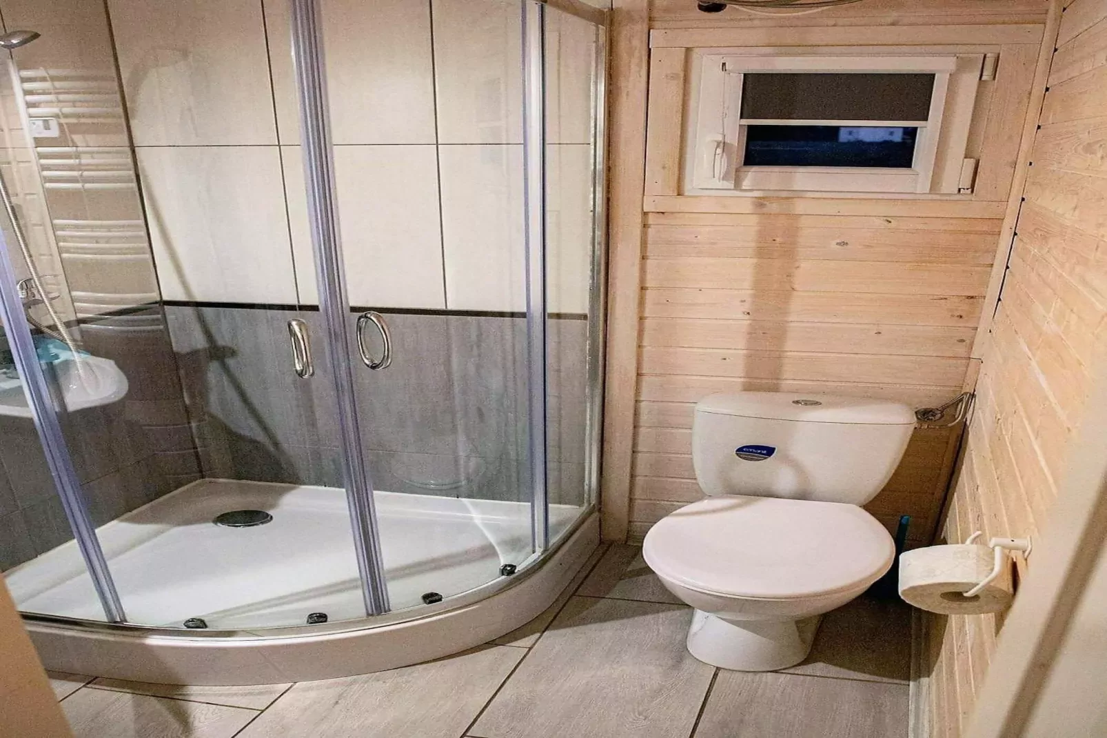 Domki Aquarius - dla 5 osób-Badkamer