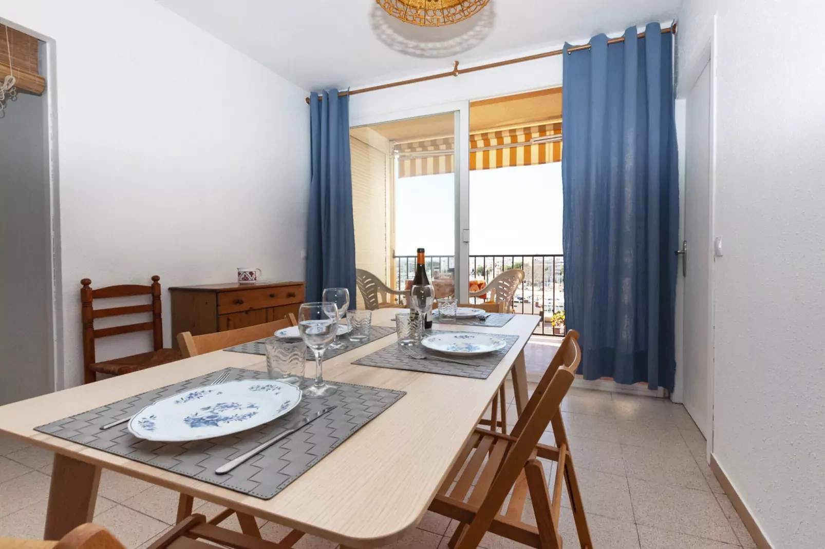 1049 MEDITERRANI vista Piscina-Eetkamer