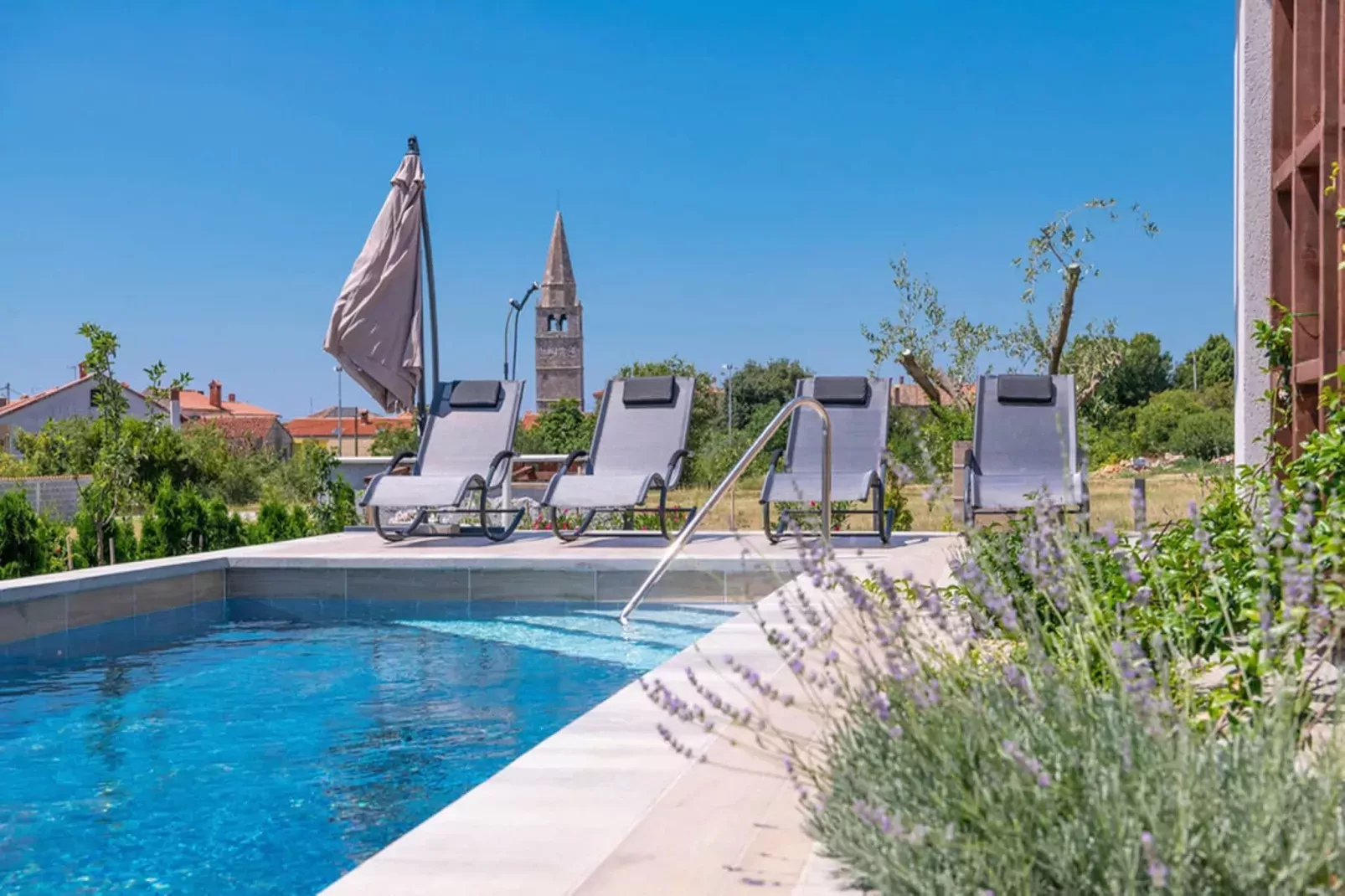 Villa Lily with Private Pool and a Lovely Garden-Zwembad