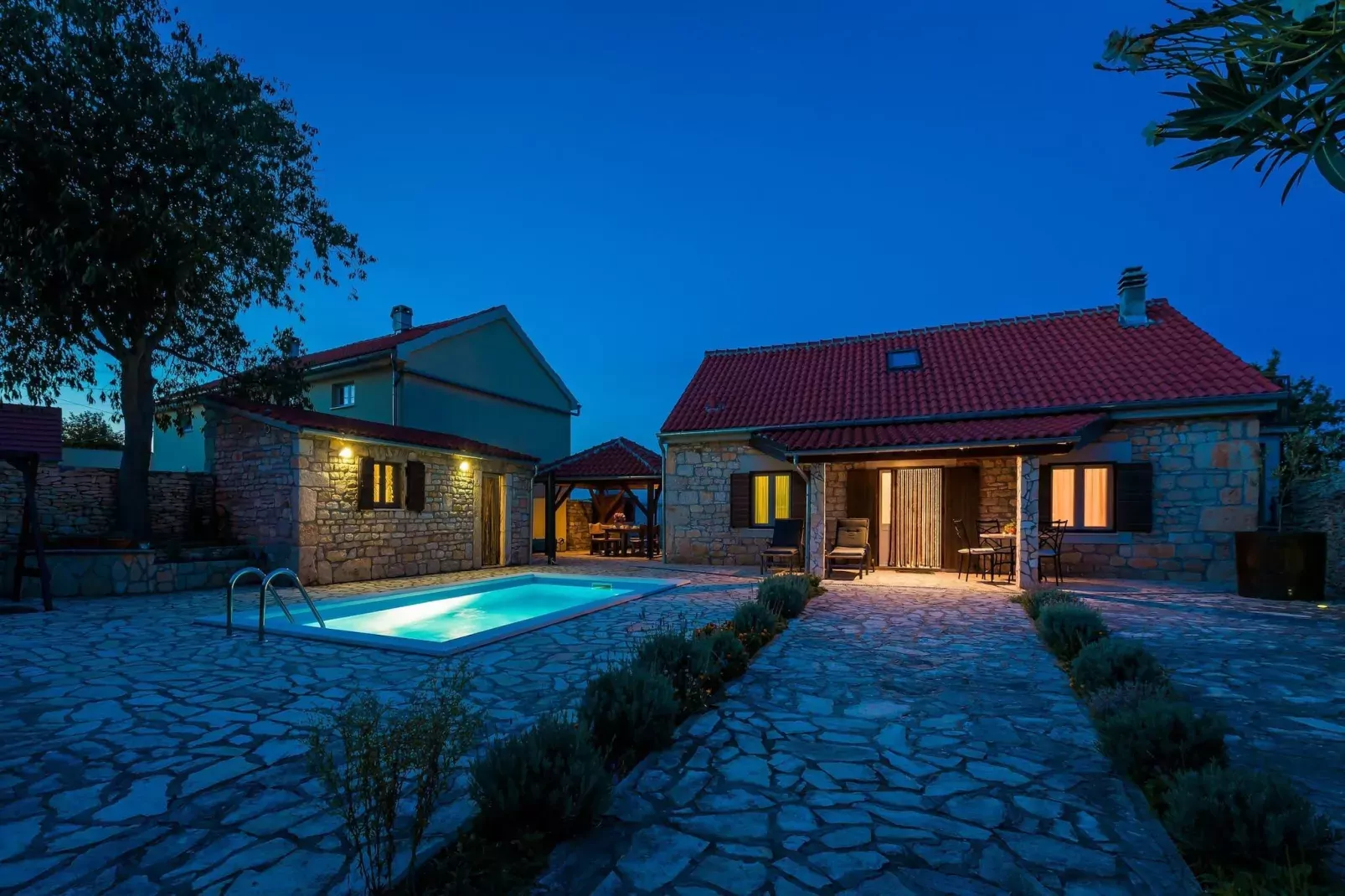 Rural House Gluić-Buitenkant zomer