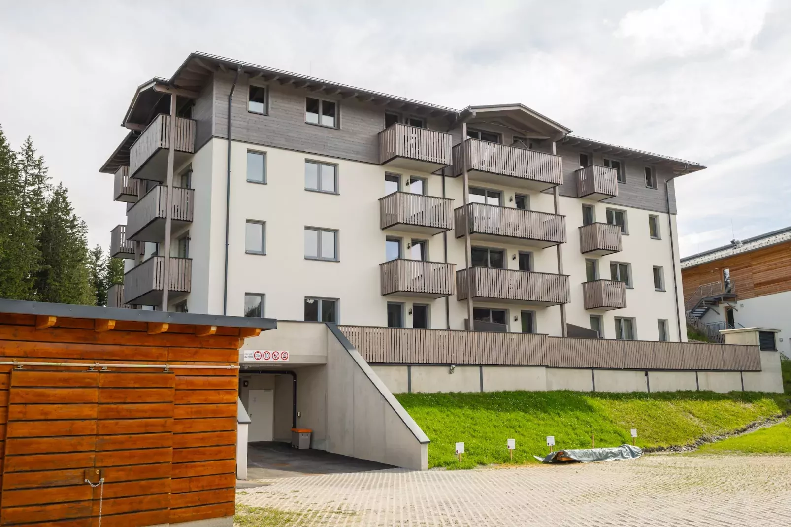 Penthouse Three-bedroom Apartment – KA3P-Buitenkant zomer