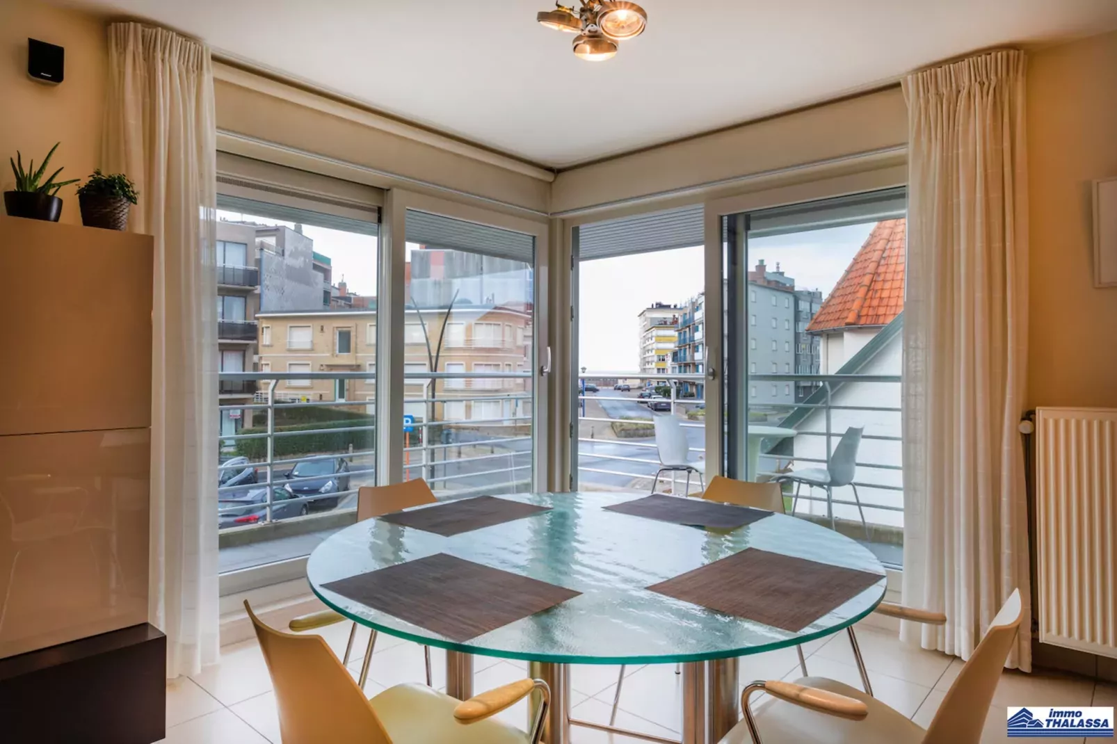 Amena 0101 + garage 14-Eetkamer