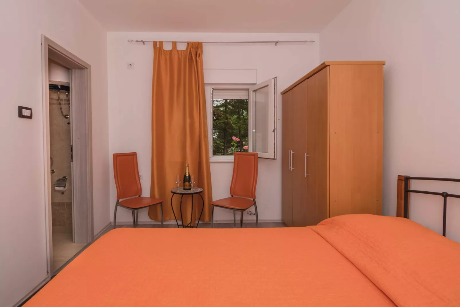 Apartment Lavanda - Four Bedroom Apartment with Hot tub and Terrace