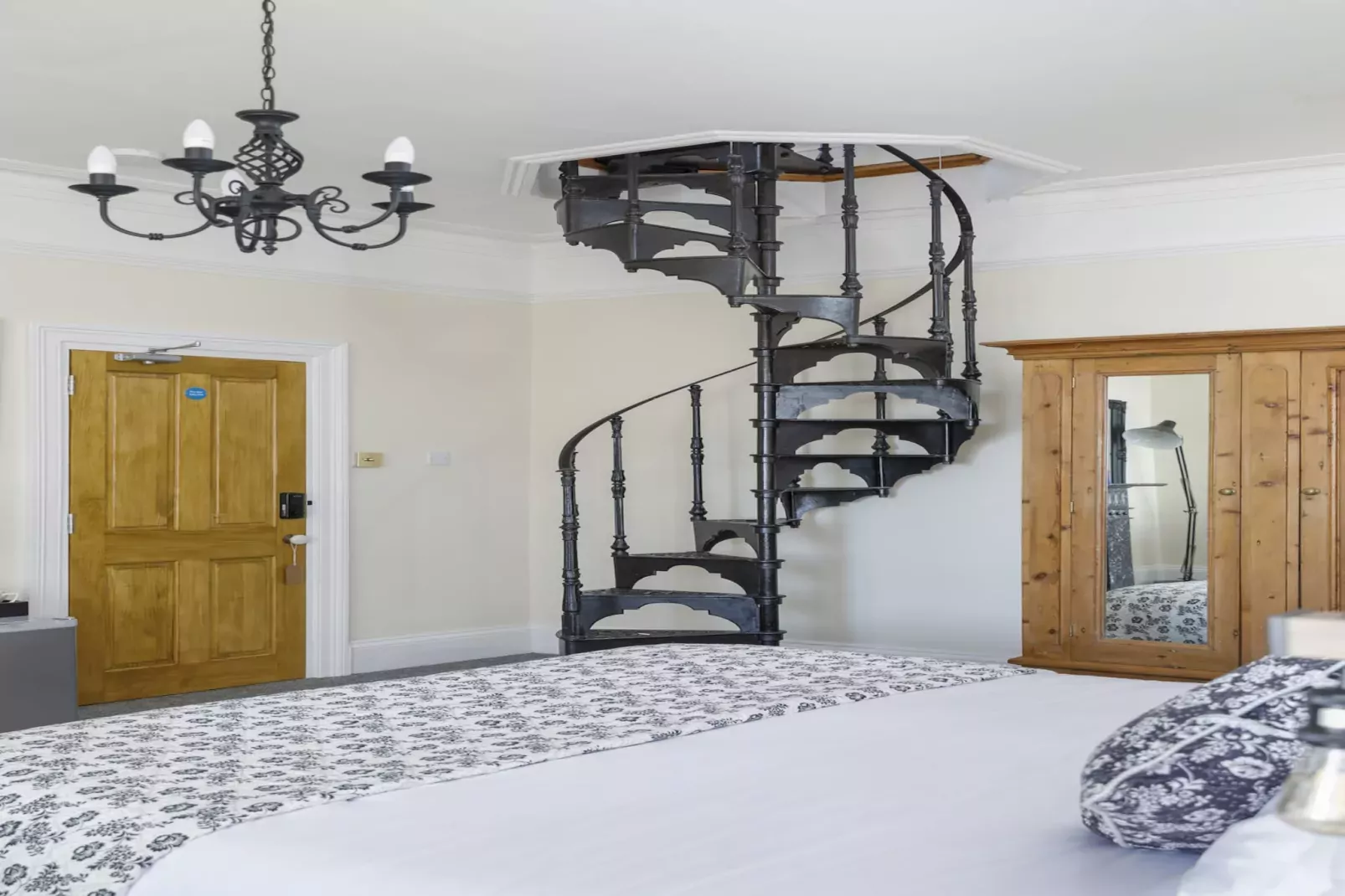 Pittodrie Guest House - Apartment 6-Slaapkamer