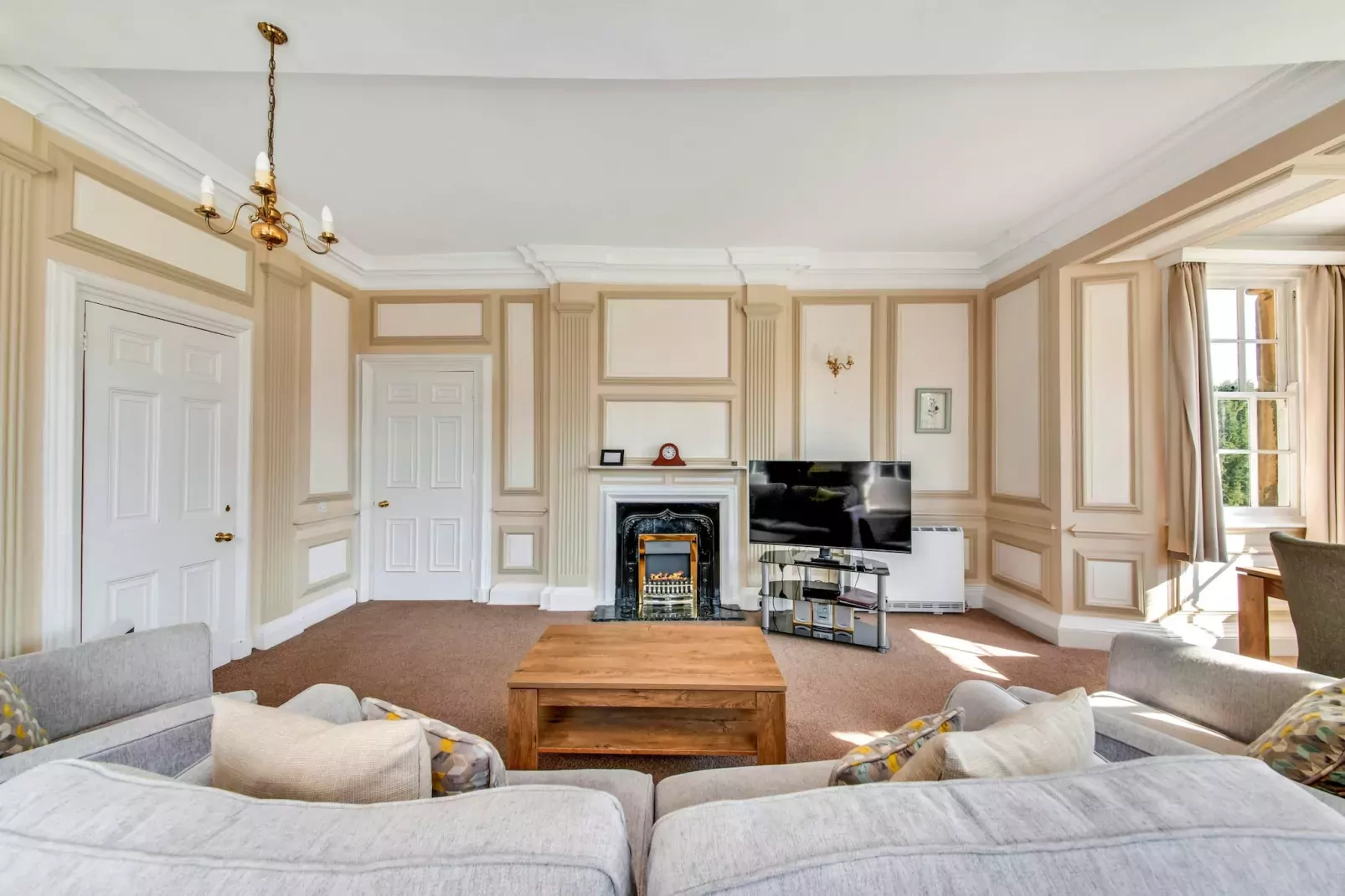 Sutton Hall Apt-Woonkamer