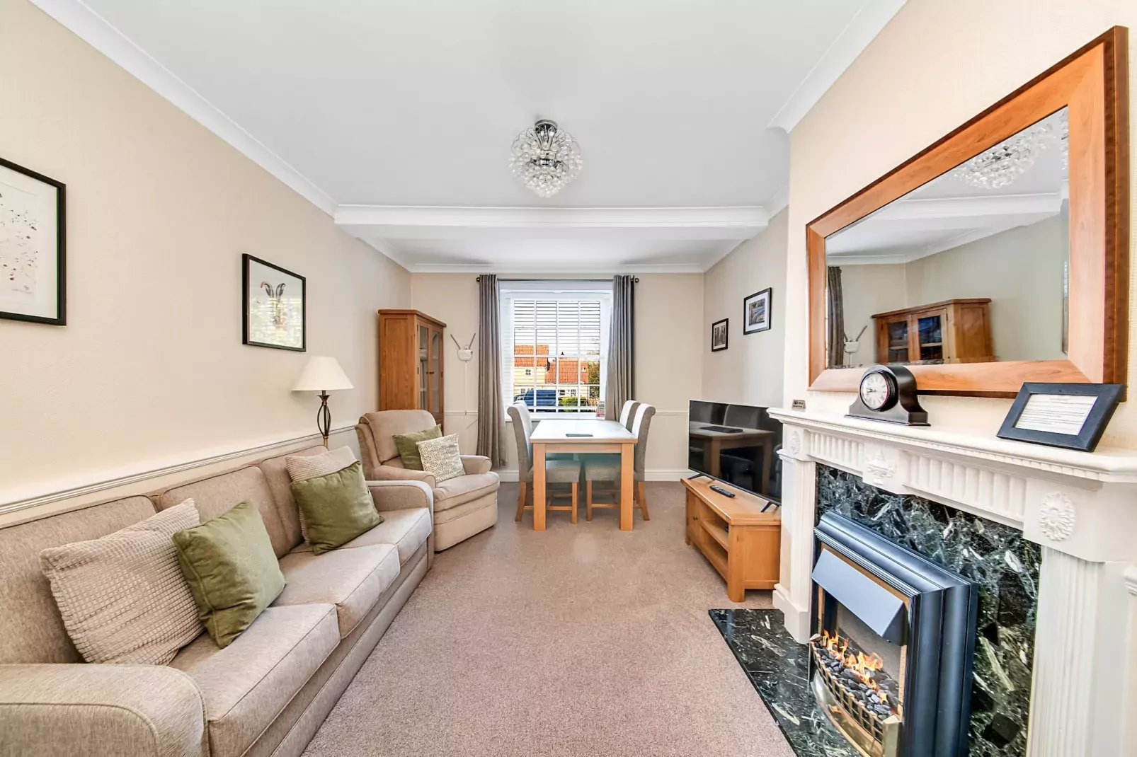 Kilburn Hall Apt-Woonkamer
