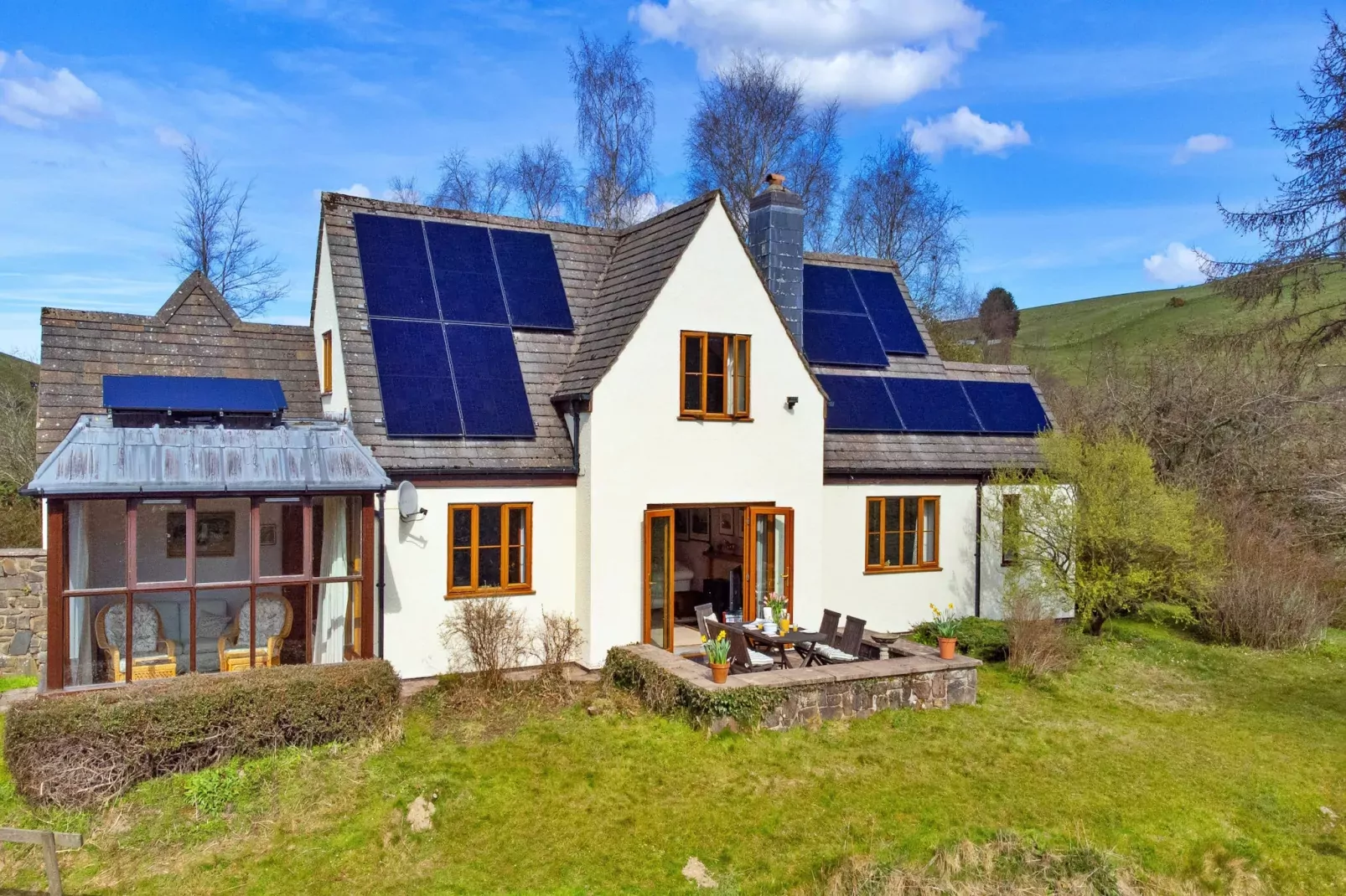 Cwmfron House-Buitenkant zomer