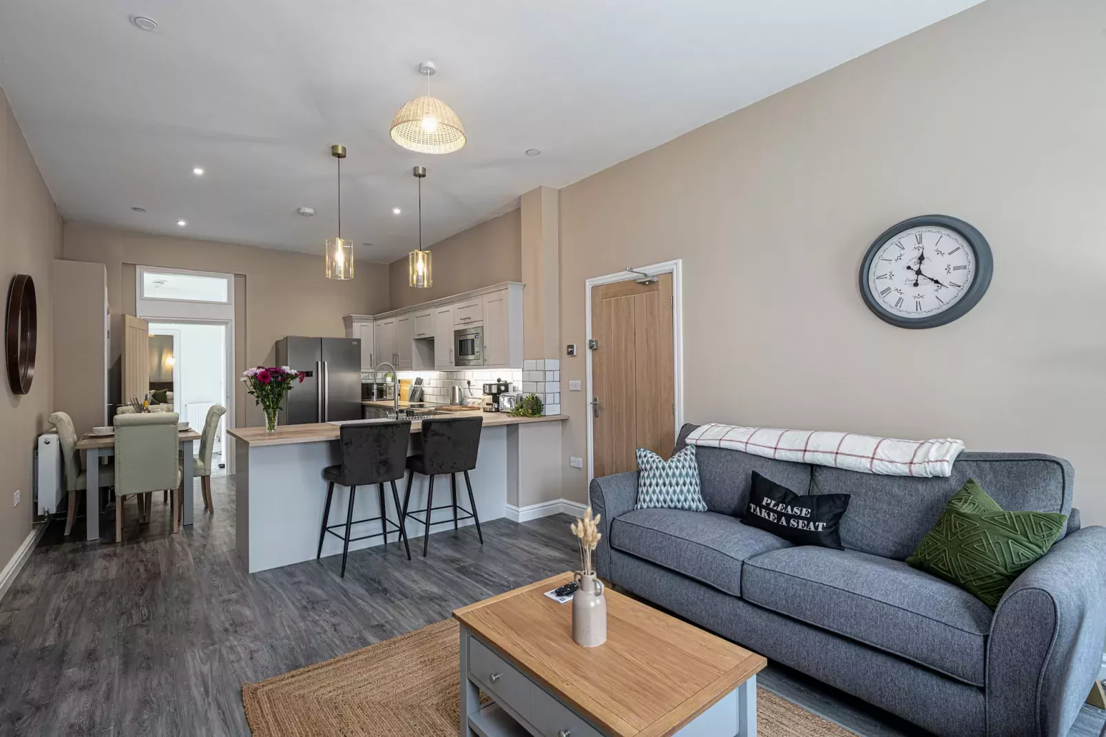 Peace Retreats Apartment - Pwllheli-Woonkamer