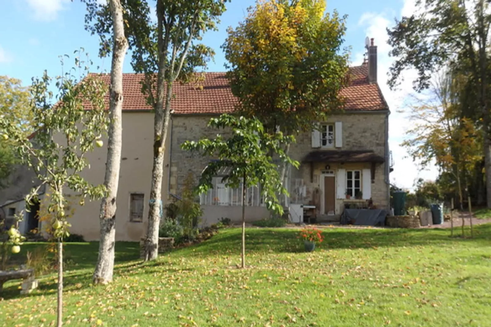 La Vieille Ferme-Buitenkant zomer
