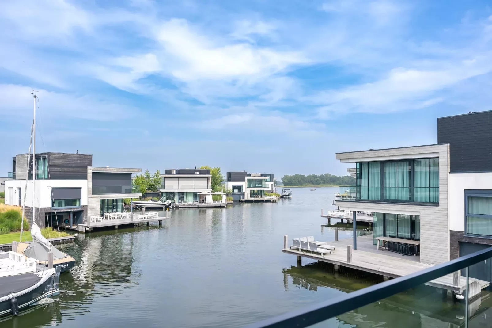 Harbour Village 3-Buitenkant zomer