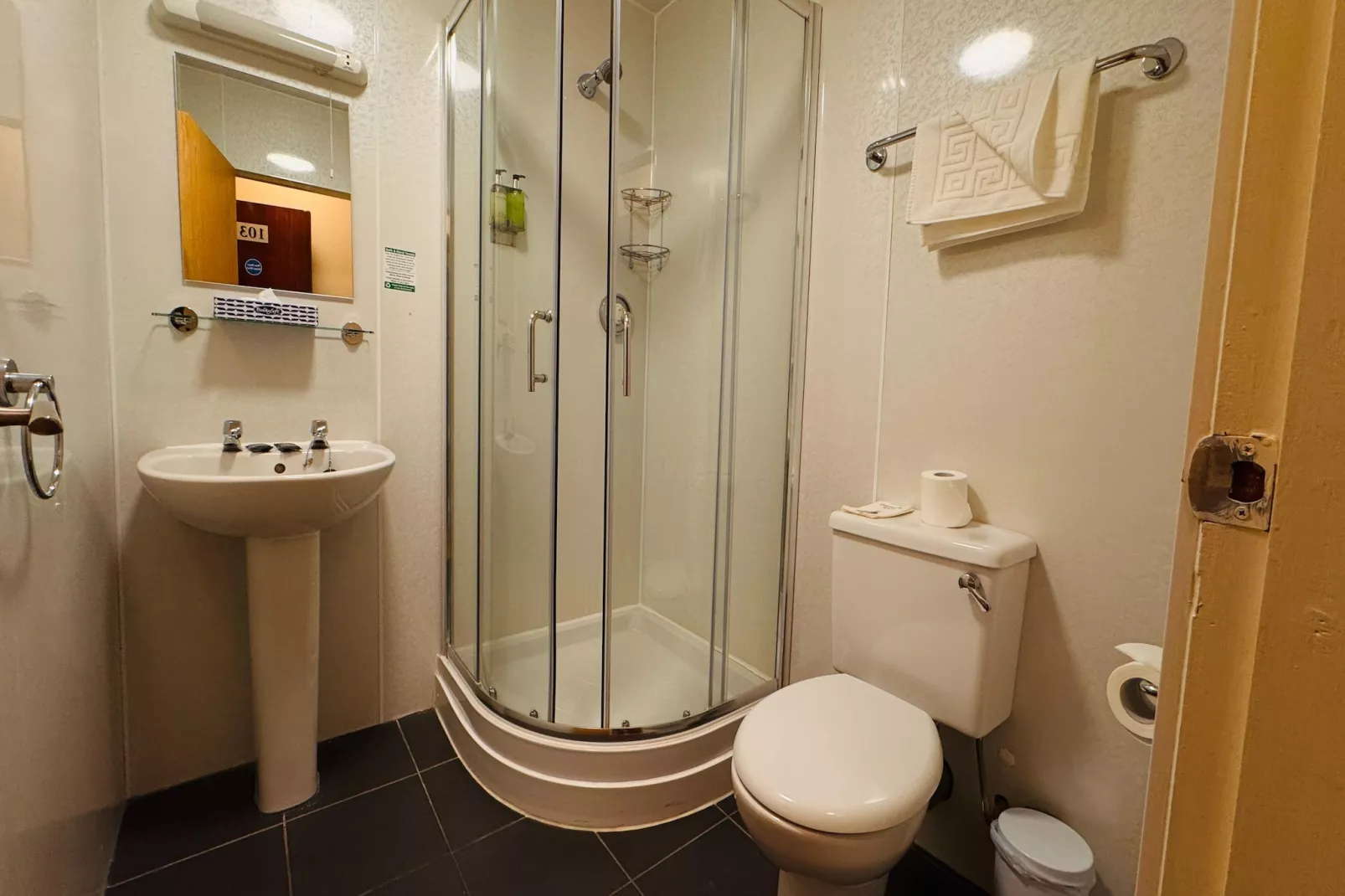 Brentwood Aberdeen  Standard Double-Badkamer