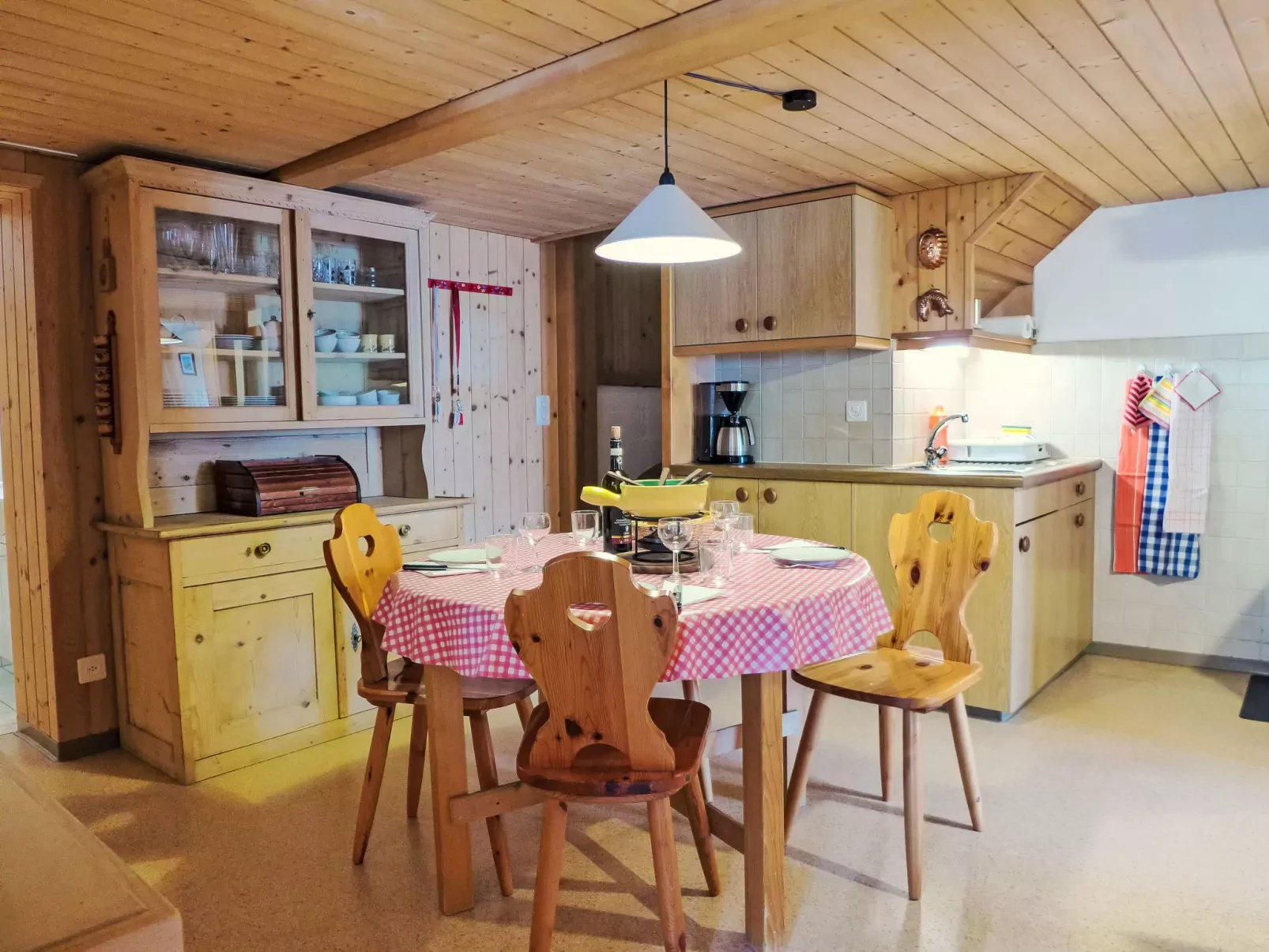 Chalet Esther-Binnen