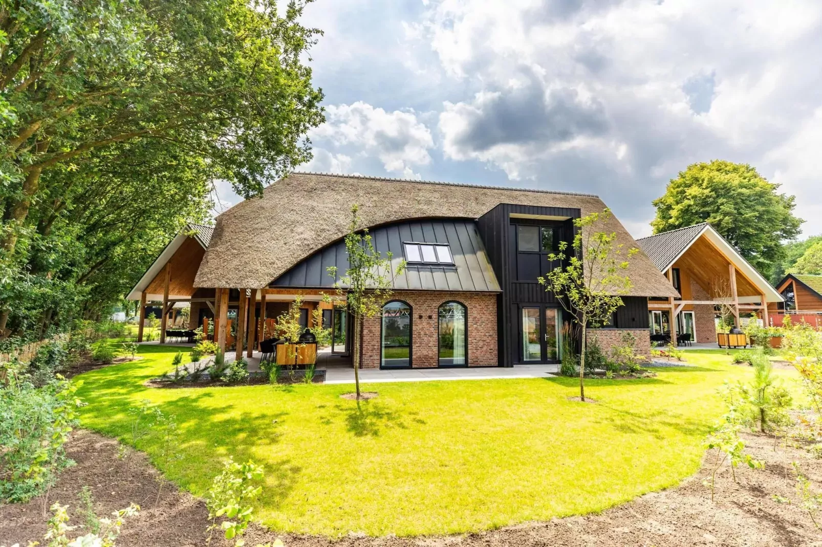 Bos Villa met Sauna  8 personen-Buitenkant zomer