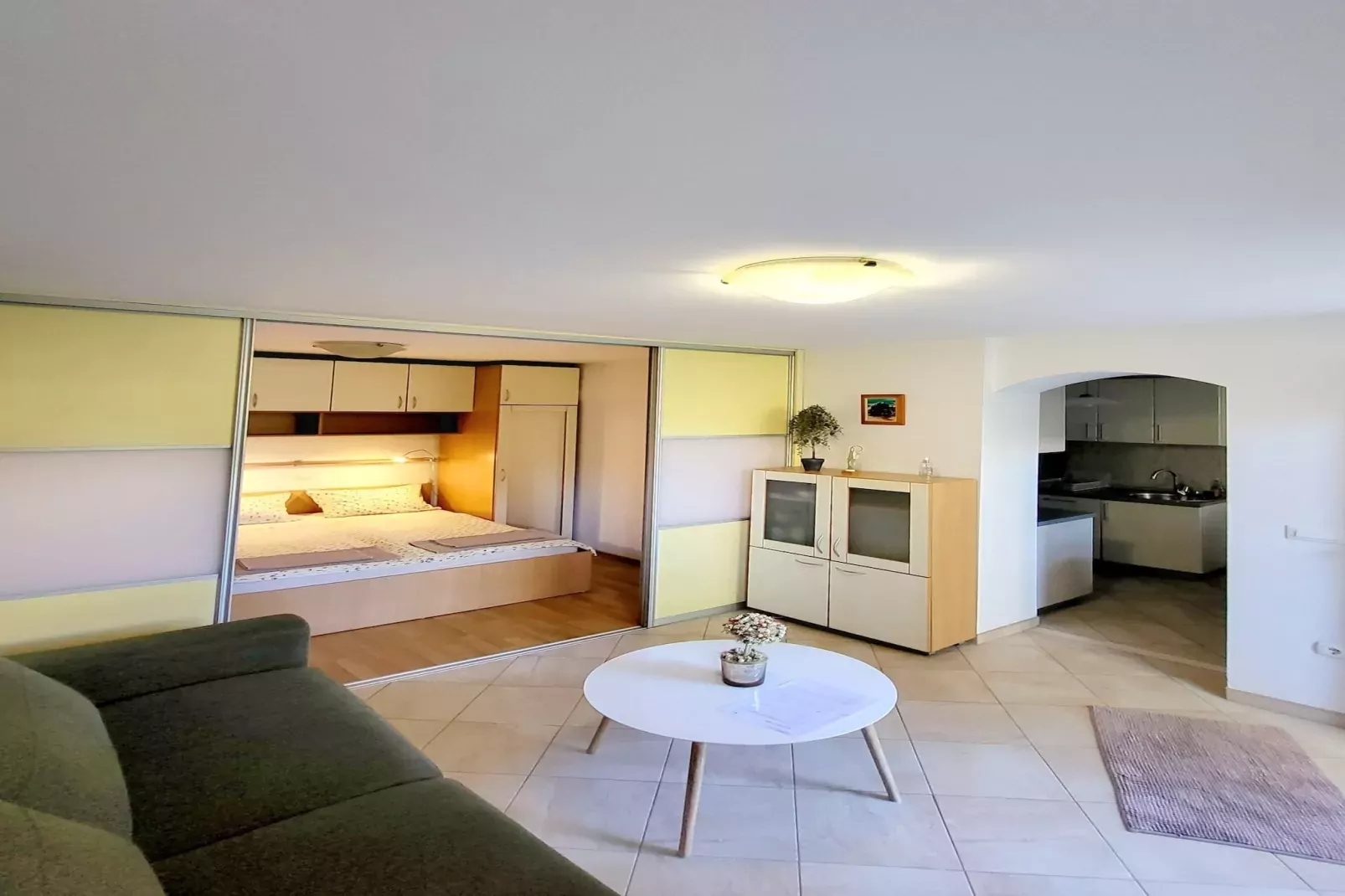Green Terrace Apartment I - Studio Apartment with Terrace-Eetkamer