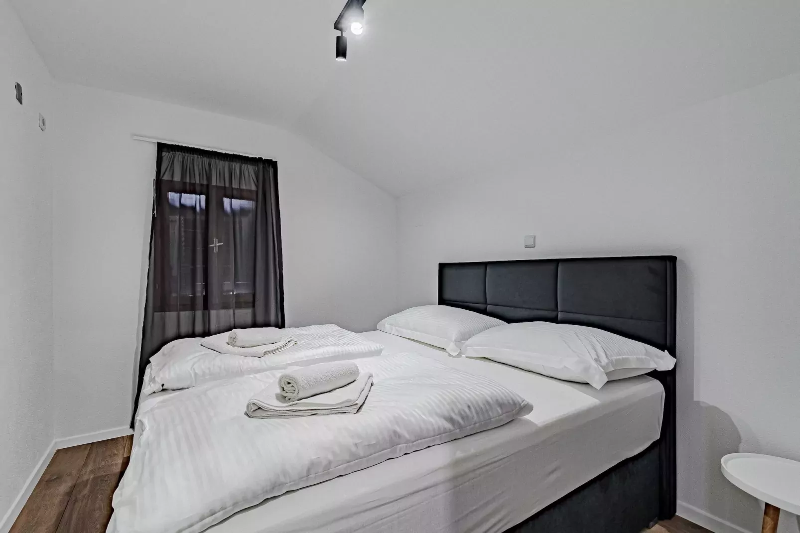 Villa Sea Edge - Three Bedroom Villa with Sea View-Slaapkamer