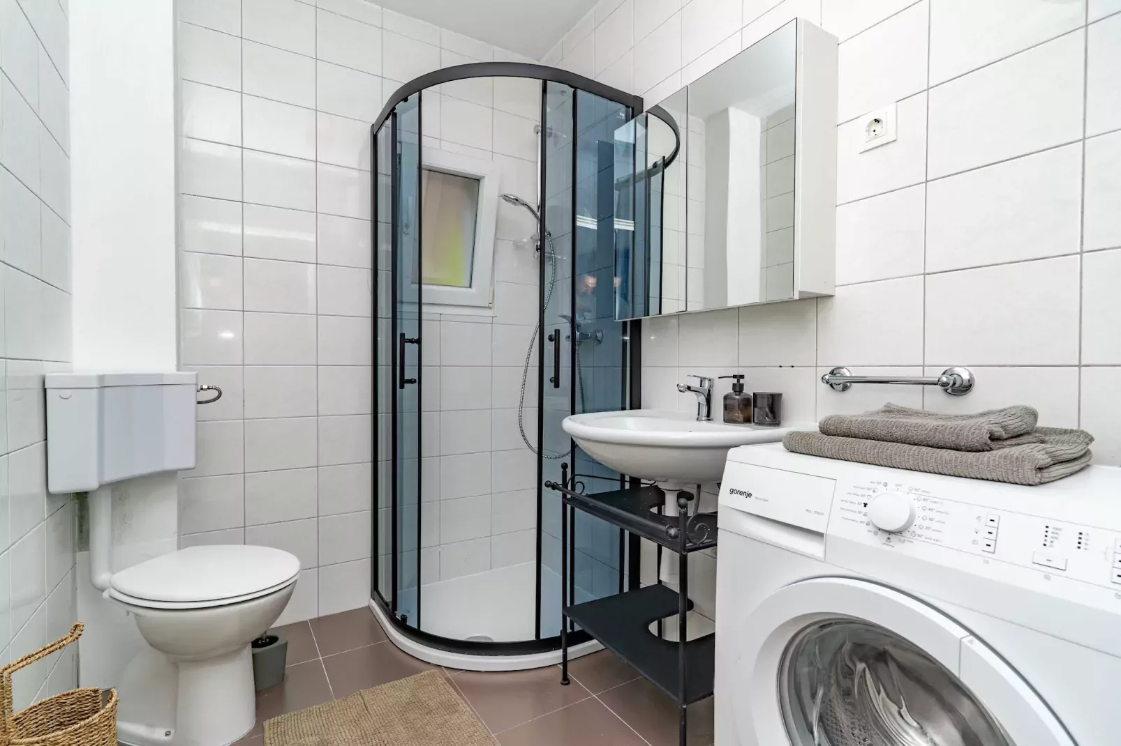 Apartment Konak - Two Bedroom Apartment with Terrace and Sea View-Badkamer
