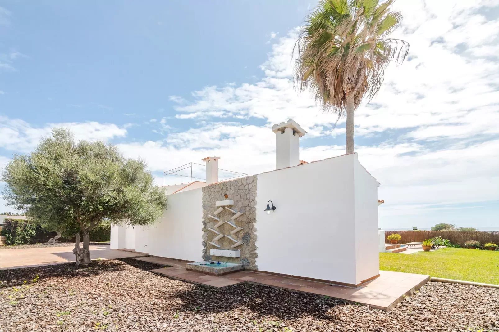 Villa Maricel-Buitenkant zomer