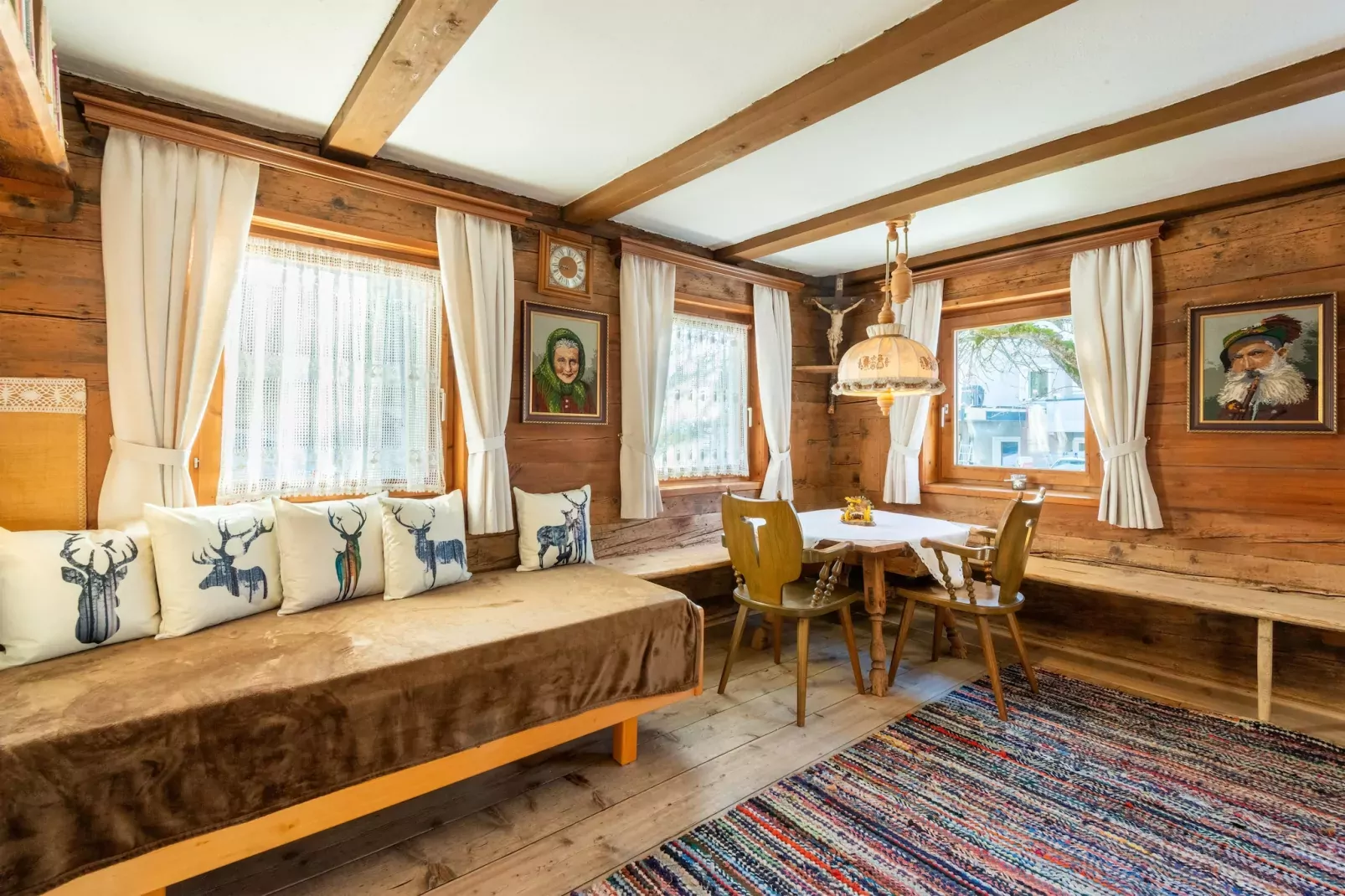 Ferienhaus Die Ginin-Eetkamer