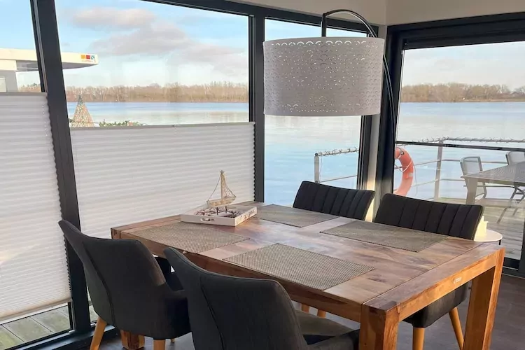 Floating 44 / Boot 4 / 2 Personen-Woonkamer