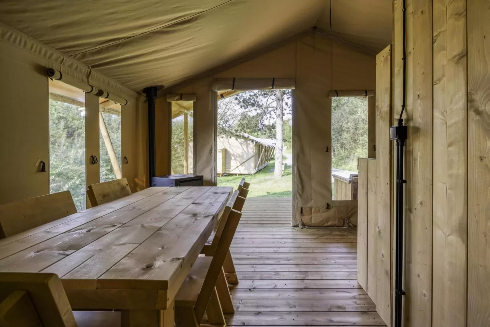 Comet 27 Lodges-Eetkamer