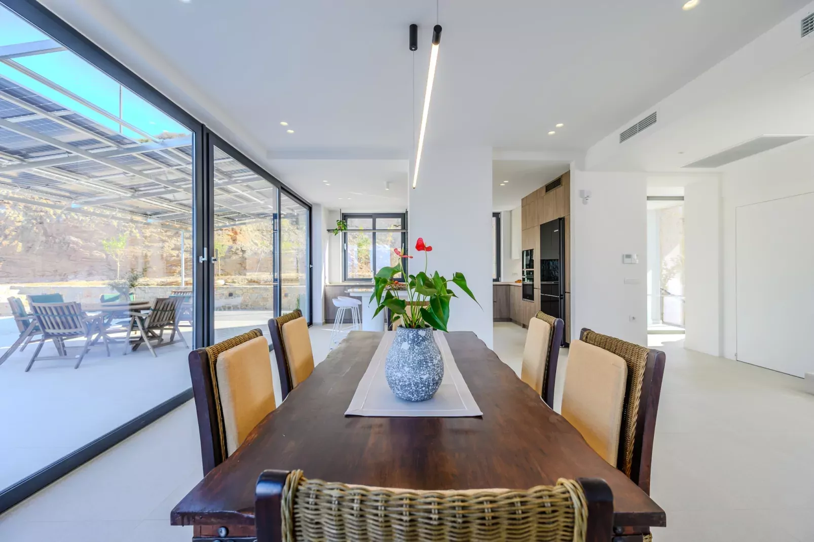 Theasea Luxury Residence-Eetkamer