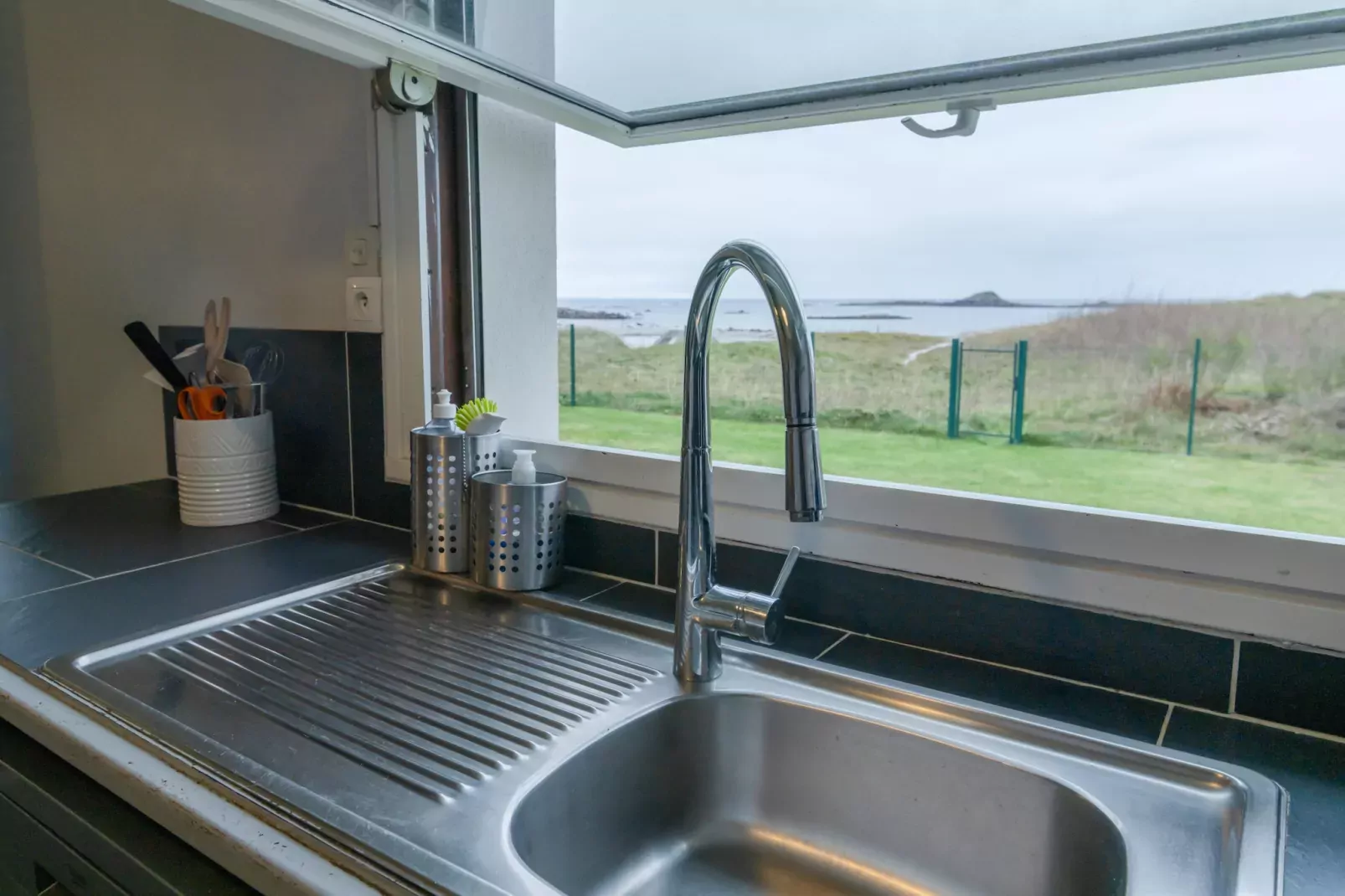 TY DUNES - Portsall-Keuken