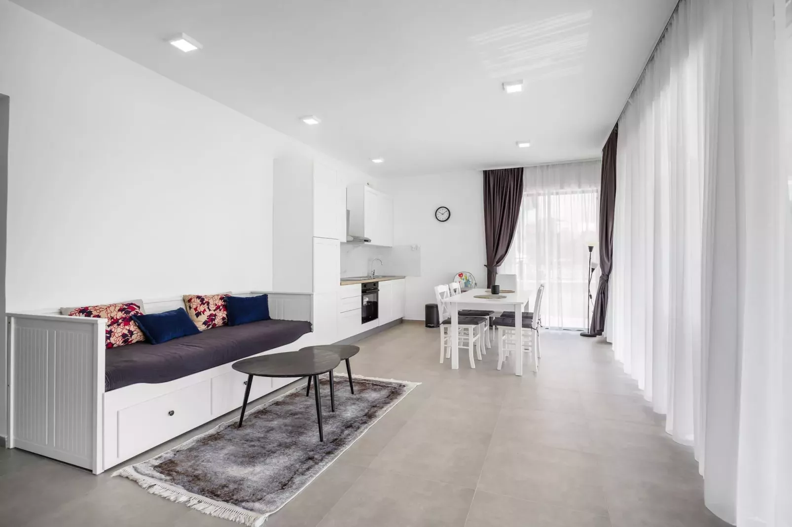 Max - Sea View, One Bedroom Apt with Terrace-Woonkamer