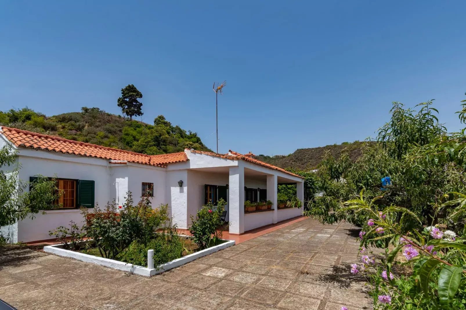 GC0152 La Casita de Don Enrique-Buitenkant zomer