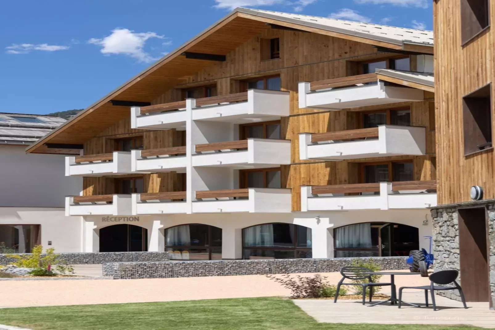 Le Cristal Lodge-RD2S-Buitenkant zomer