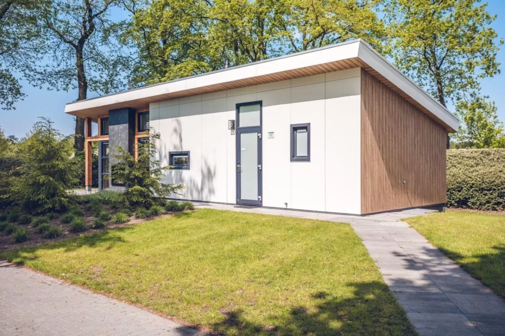 Voordevilla | 2 - 4 persons-Buitenkant zomer