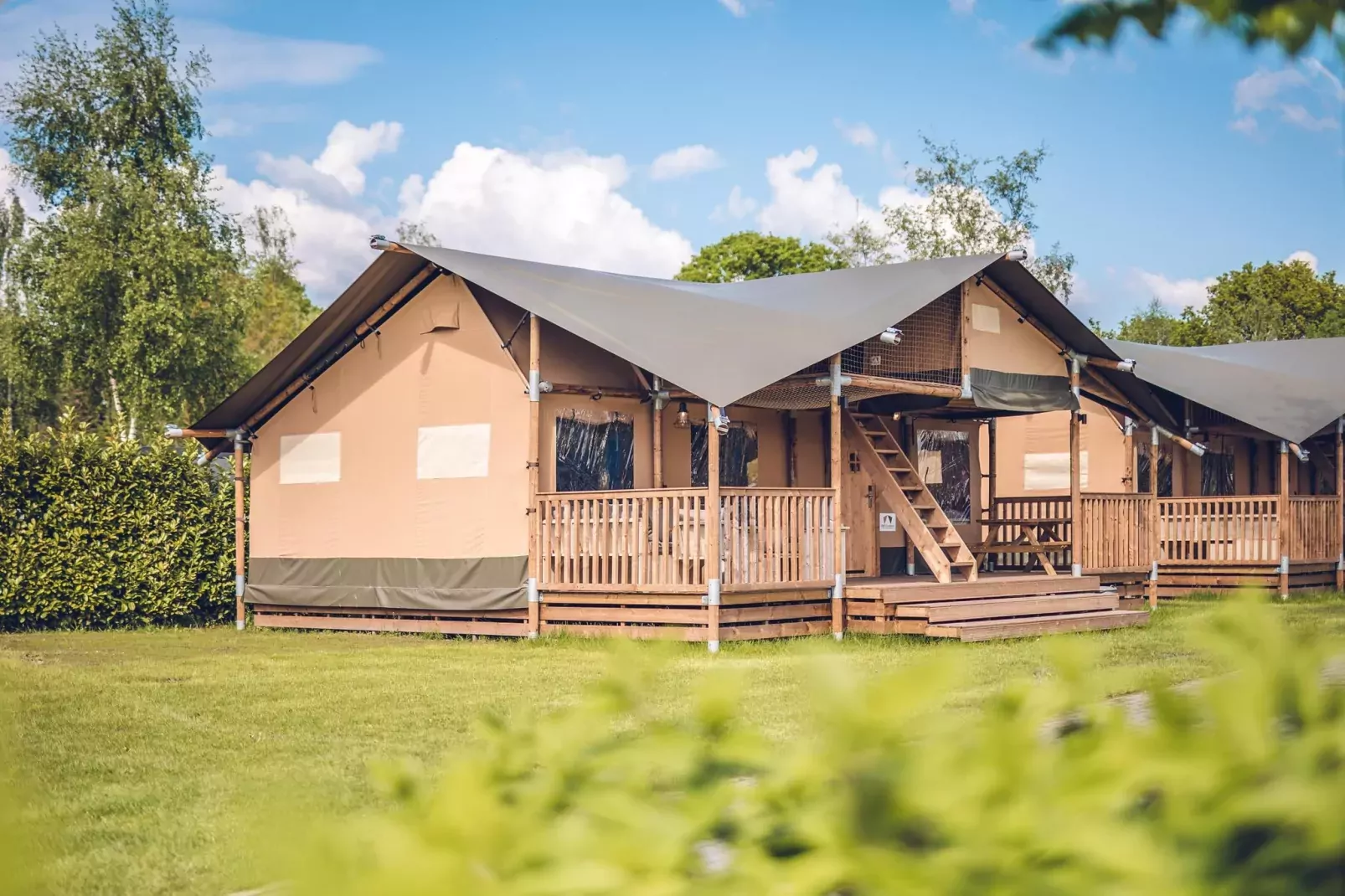 Safari tent 'Edelhert' | 2 - 8 pers-Buitenkant zomer