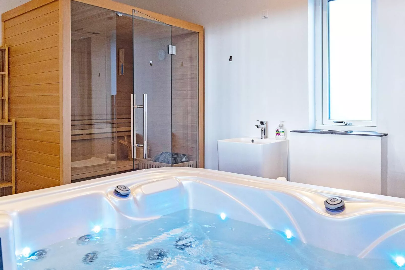 9 persoons vakantie huis in Væggerløse-Zwembad