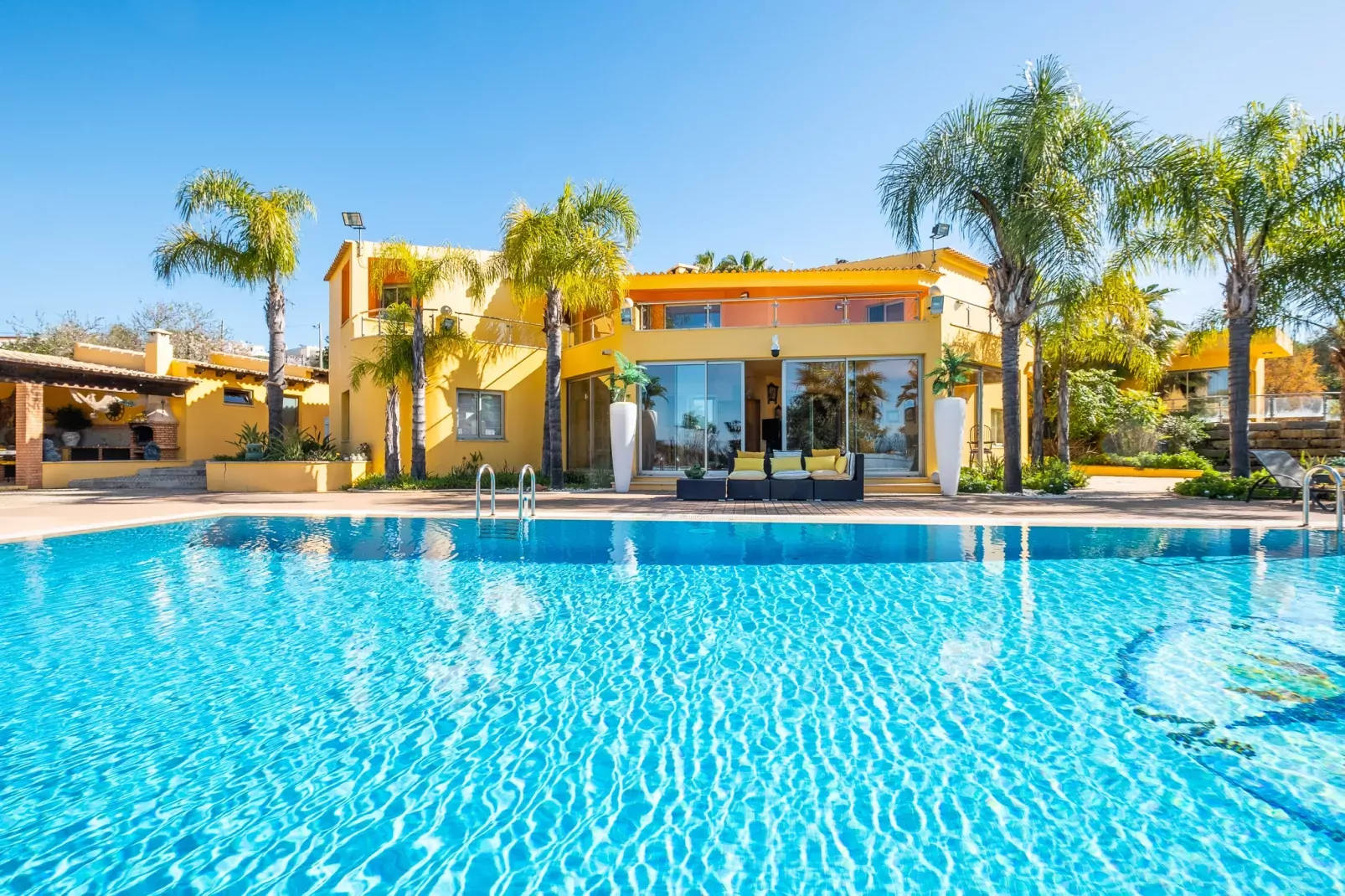 Villa Gamboa-Buitenkant zomer