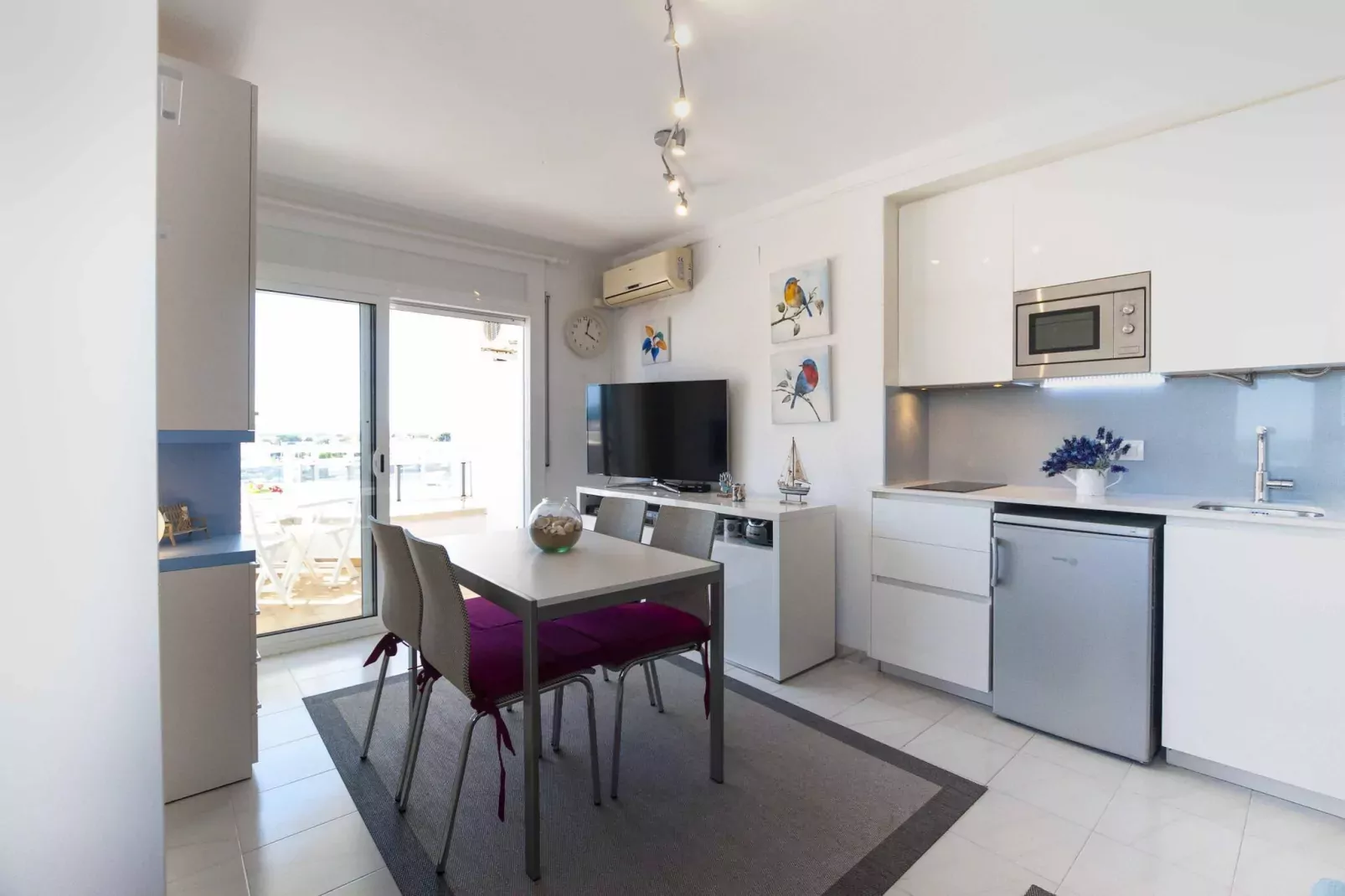 1222 CLUB NAUTIC vista canal-Keuken