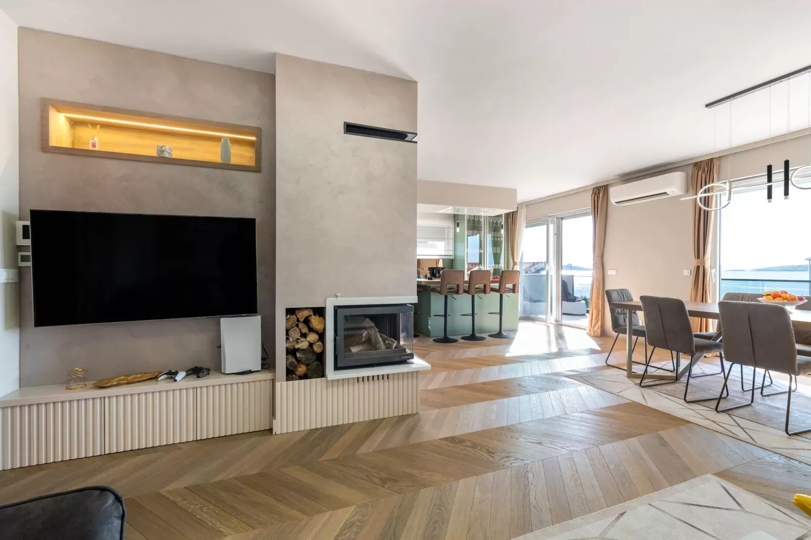 Luxury Apartment Tisa - three bedroom apartment-Woonkamer
