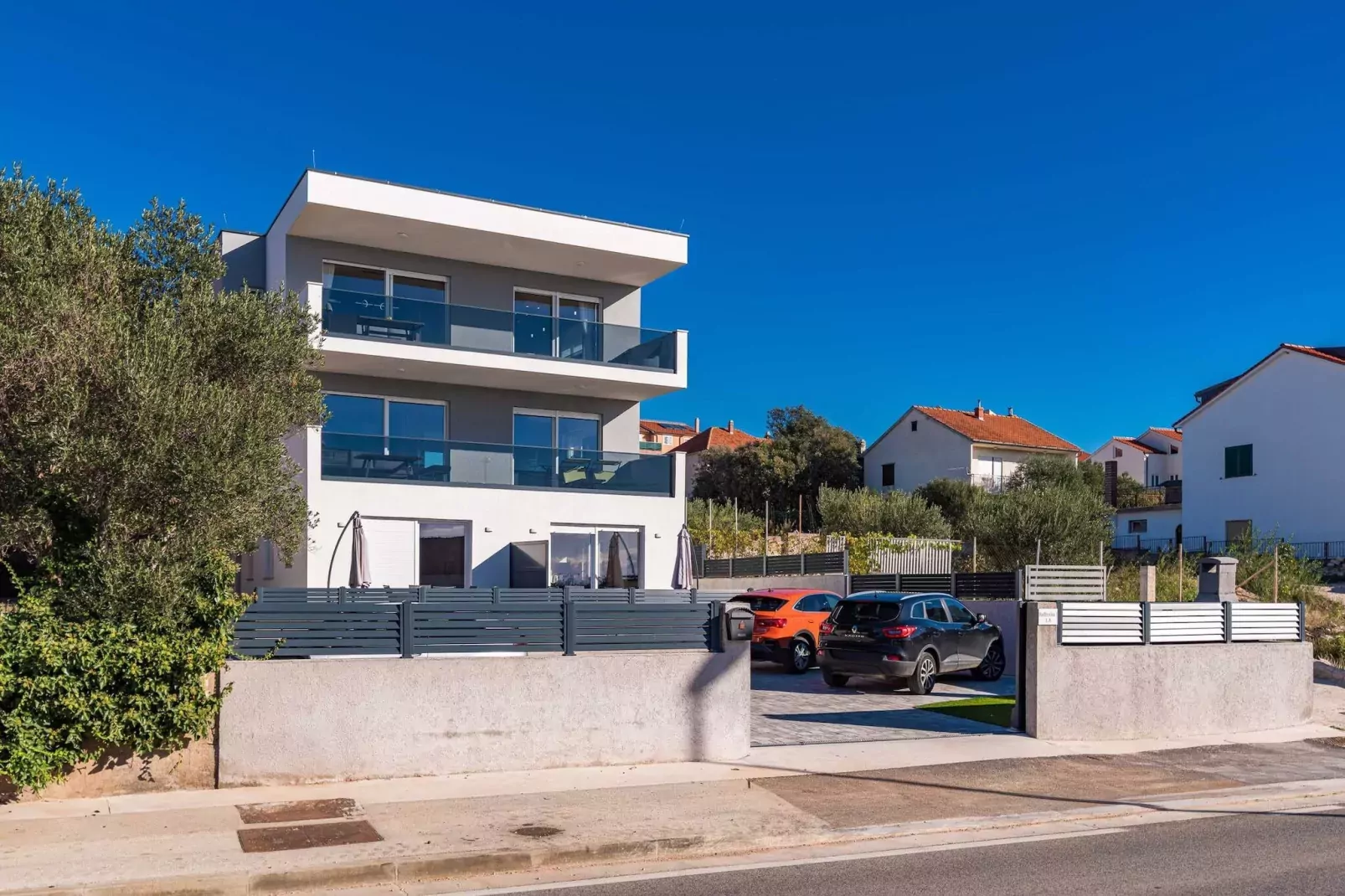 Apartments Velic - Three bedroom apartment C-Buitenkant zomer