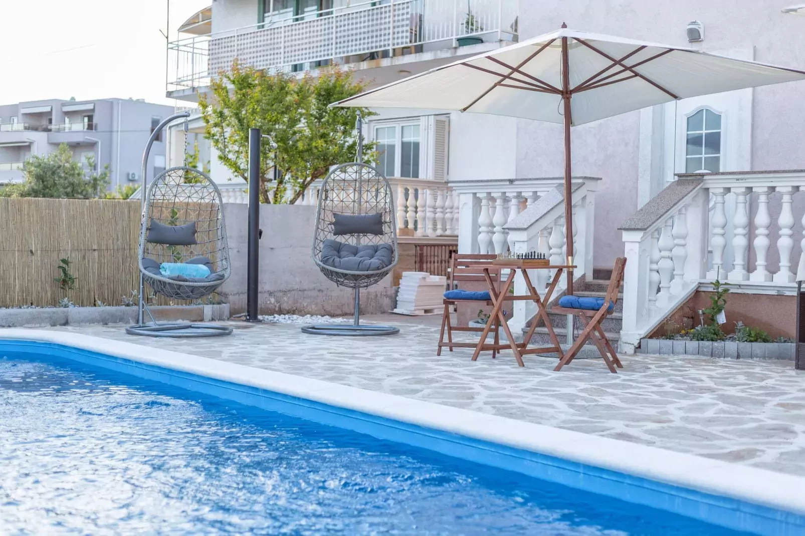 Apartments Nikol - two bedroom apartment A1-Zwembad