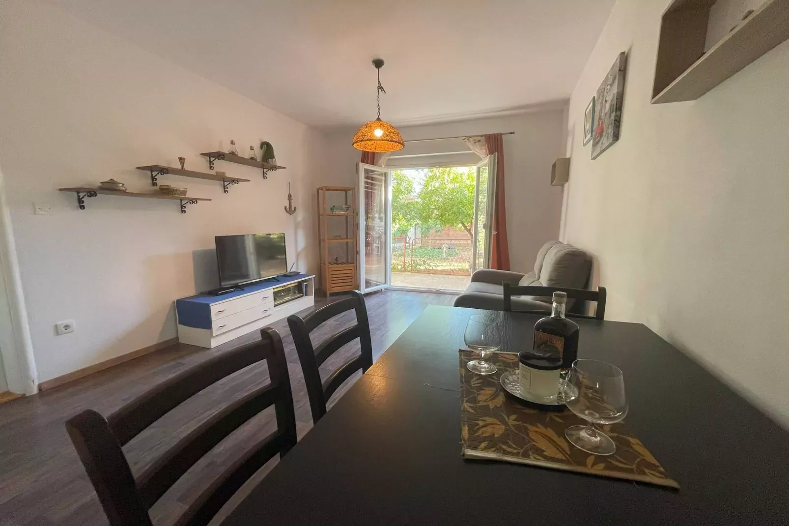 Apartments Tonči - terrace A2-Eetkamer