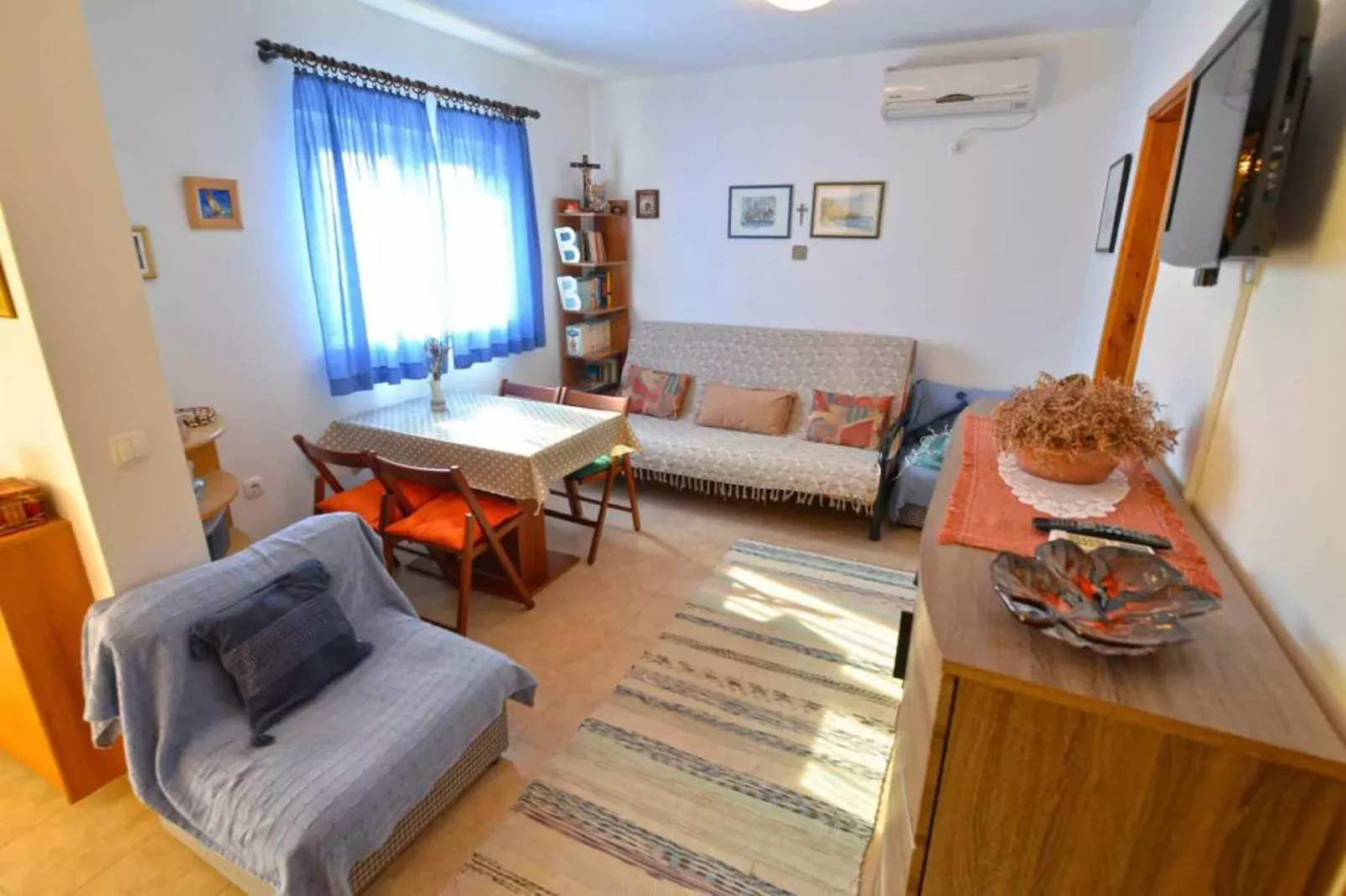 Apartment Pia - two bedroom apartment-Woonkamer