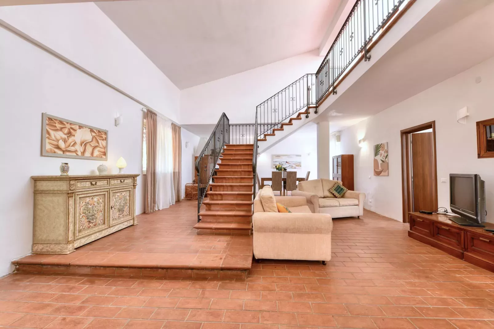 Villa Giugiò mit Privatpool-Woonkamer